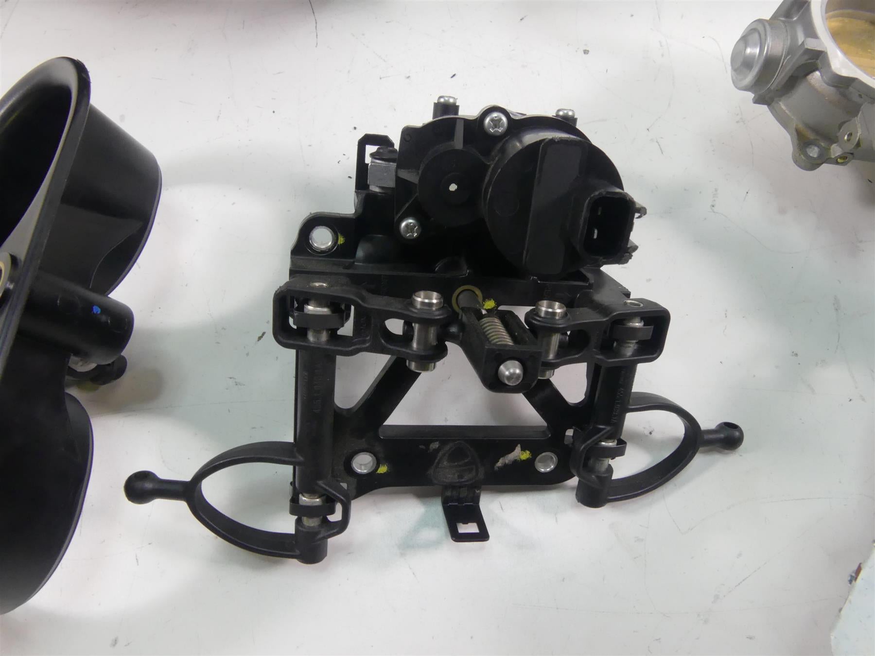 2020 Ducati Panigale 1100 V4 S SBK Mikuni Throttle Body + Air Box Set 28221212B {{ shop.shopifyCountryName }} - Mototech271