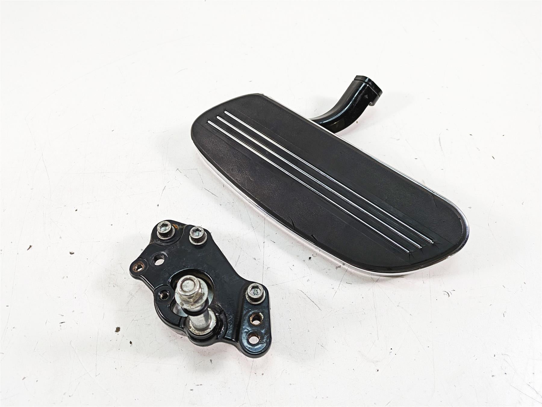 2013 Harley Touring FLHX Street Glide Right Floor Board Mount Set -Read 50683-04 {{ shop.shopifyCountryName }} - Mototech271