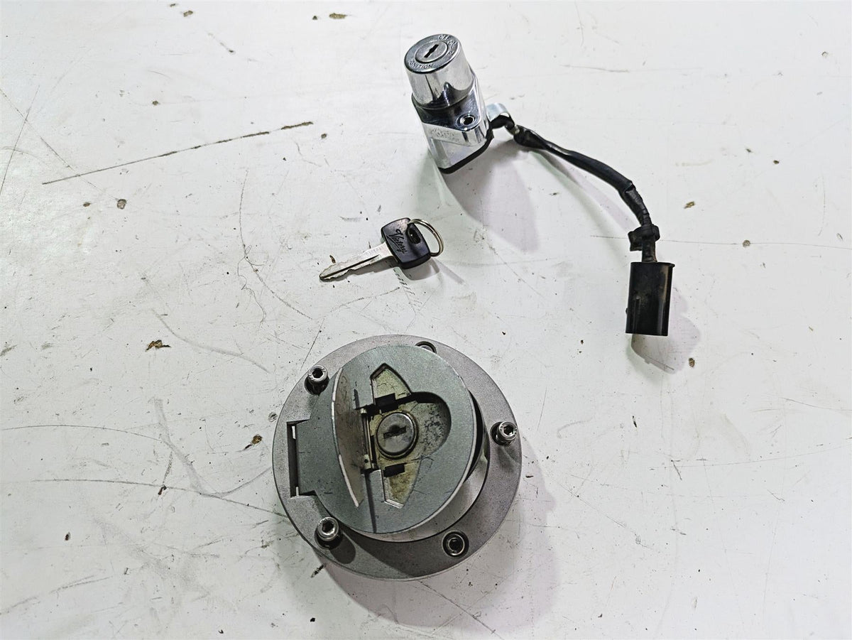 2004 Victory Kingpin Ignition Switch Key Tank Cap Set 4011023 {{ shop.shopifyCountryName }} - Mototech271