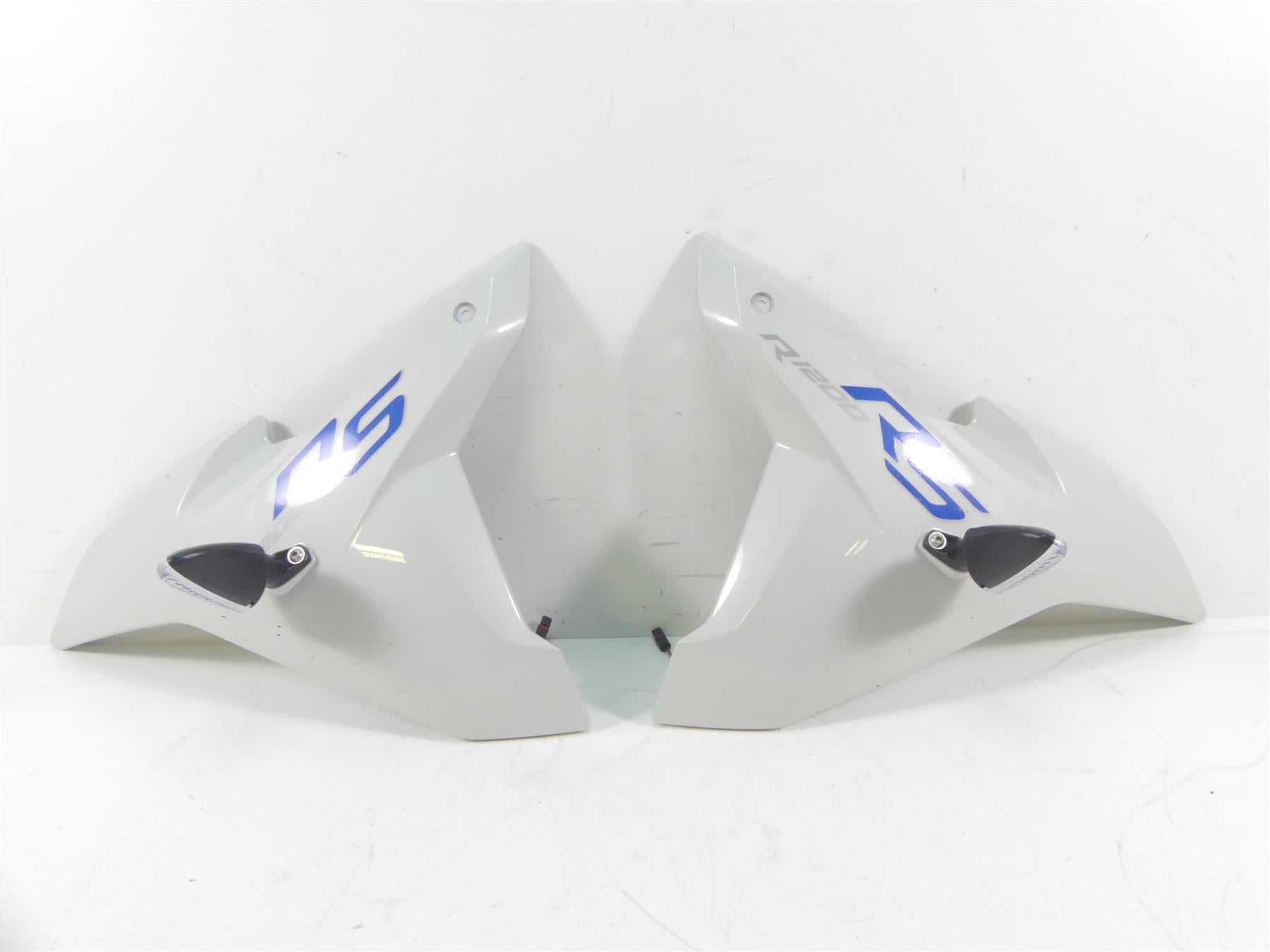 2016 BMW R1200RS K54  Between Leg Side Fairing Cover Set 46638545319 46638545320 | Mototech271