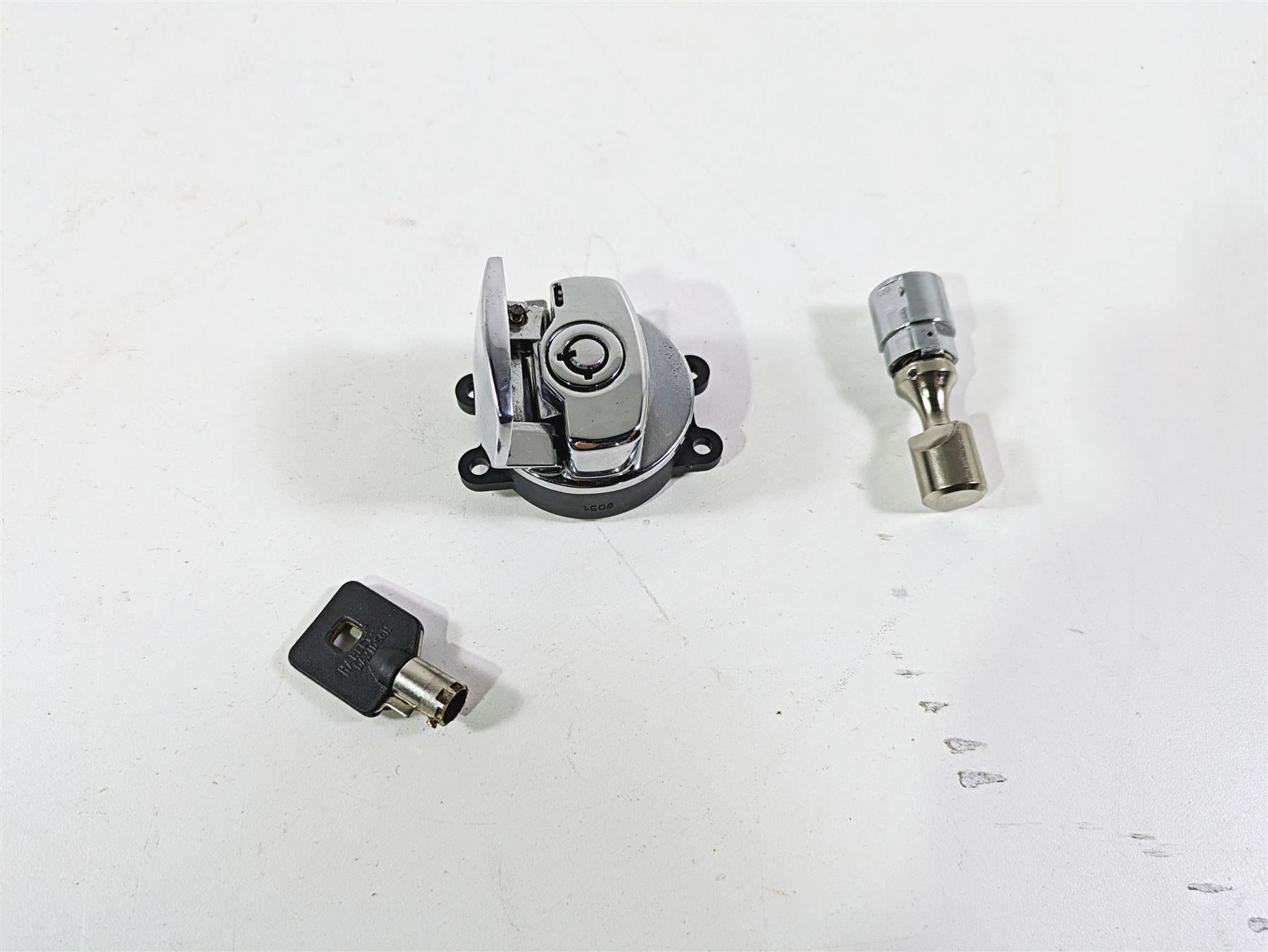 2008 Harley FLSTC Softail Heritage Ignition Switch Key Lock Set 71450-04 {{ shop.shopifyCountryName }} - Mototech271