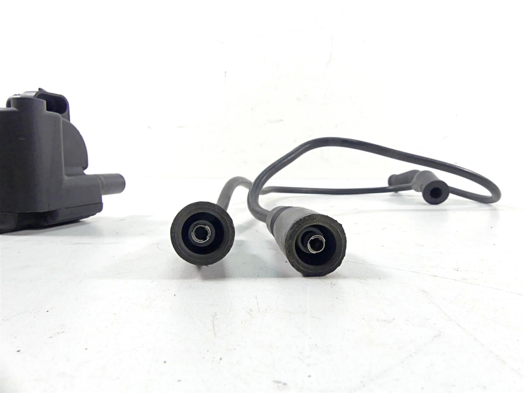 2004 Harley Touring FLHTCUI Electra Glide Ignition Coil Wires Plugs 31743-01 {{ shop.shopifyCountryName }} - Mototech271