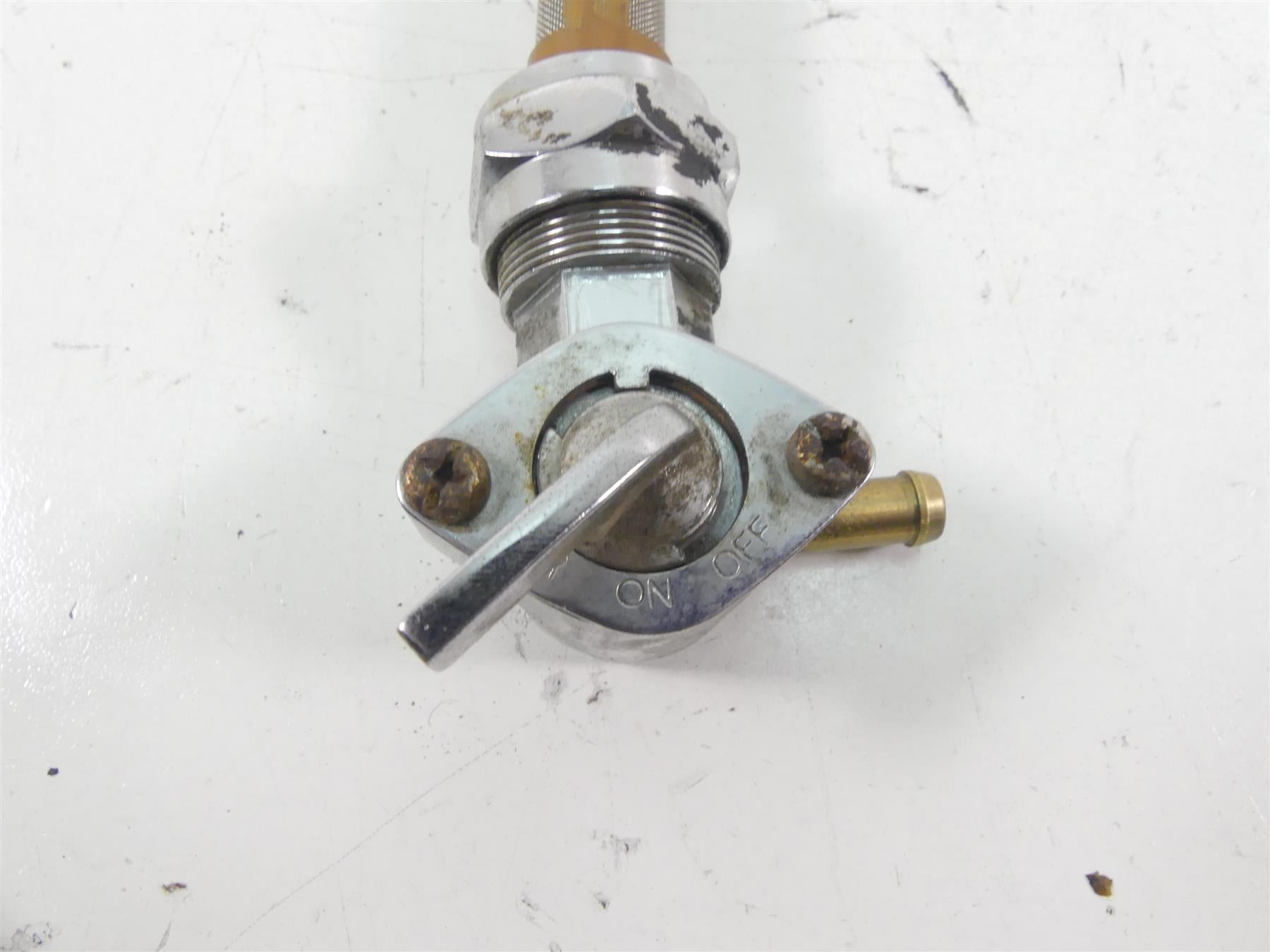1998 Harley Dyna FXDL Low Rider Fuel Gas Petrol Valve Petcock 61338-94D {{ shop.shopifyCountryName }} - Mototech271