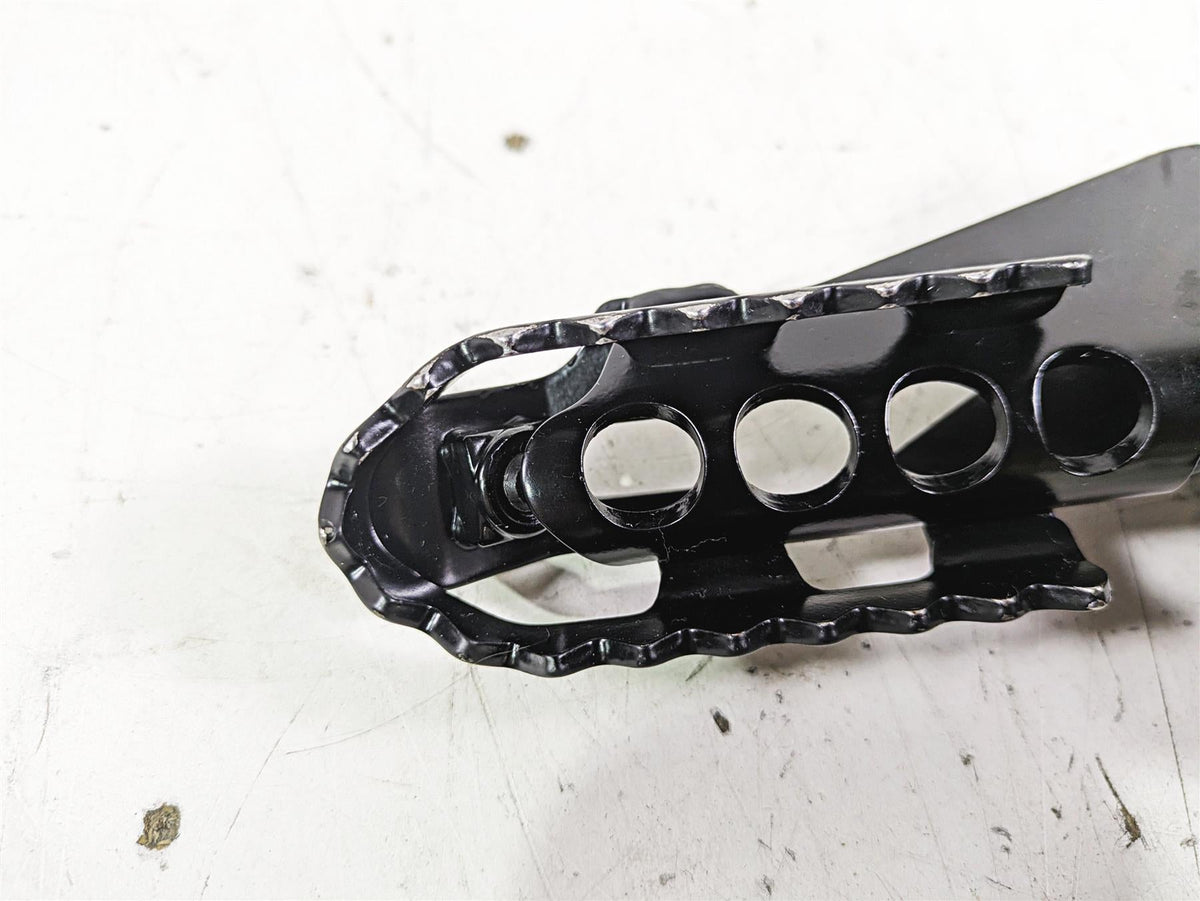 2020 Triumph Street Scrambler 900 Left Rider Footpeg Foot Peg T2082356 {{ shop.shopifyCountryName }} - Mototech271