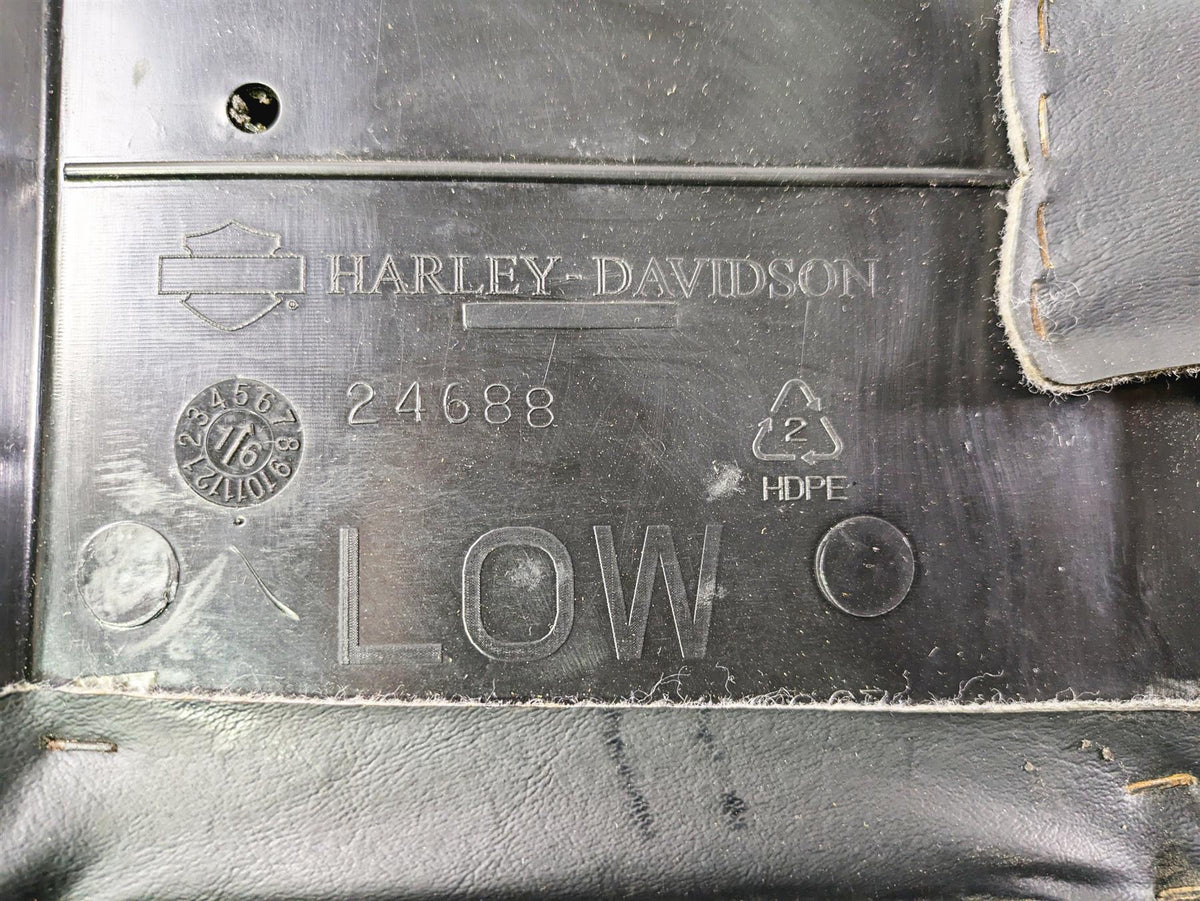 2010 Harley Touring FLHX Street Glide Seat Saddle Low 52000142 {{ shop.shopifyCountryName }} - Mototech271