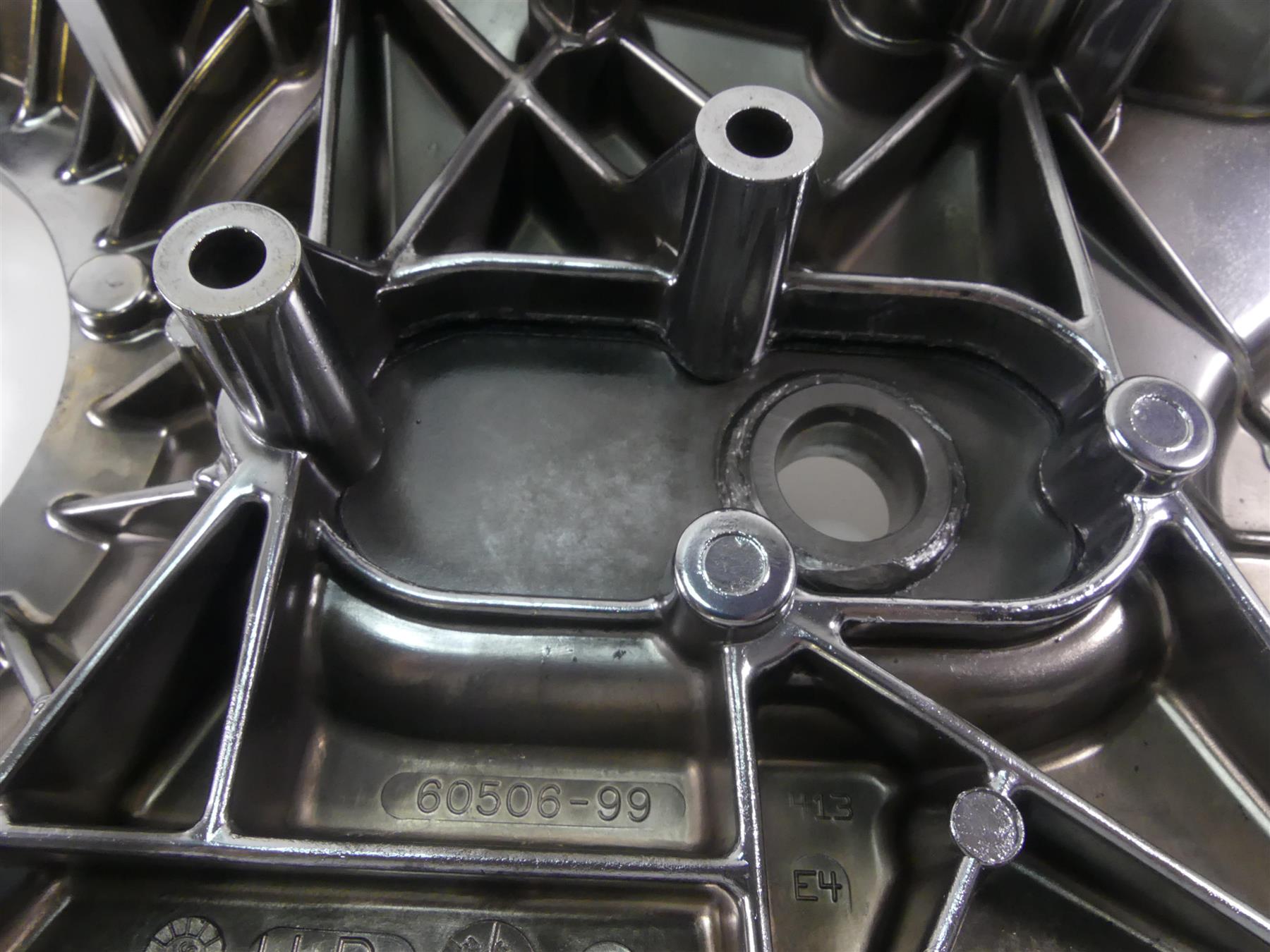 1999 Harley Dyna FXDS Convertible Outer Primary Clutch Cover Mid Cntrl 60506-99 {{ shop.shopifyCountryName }} - Mototech271