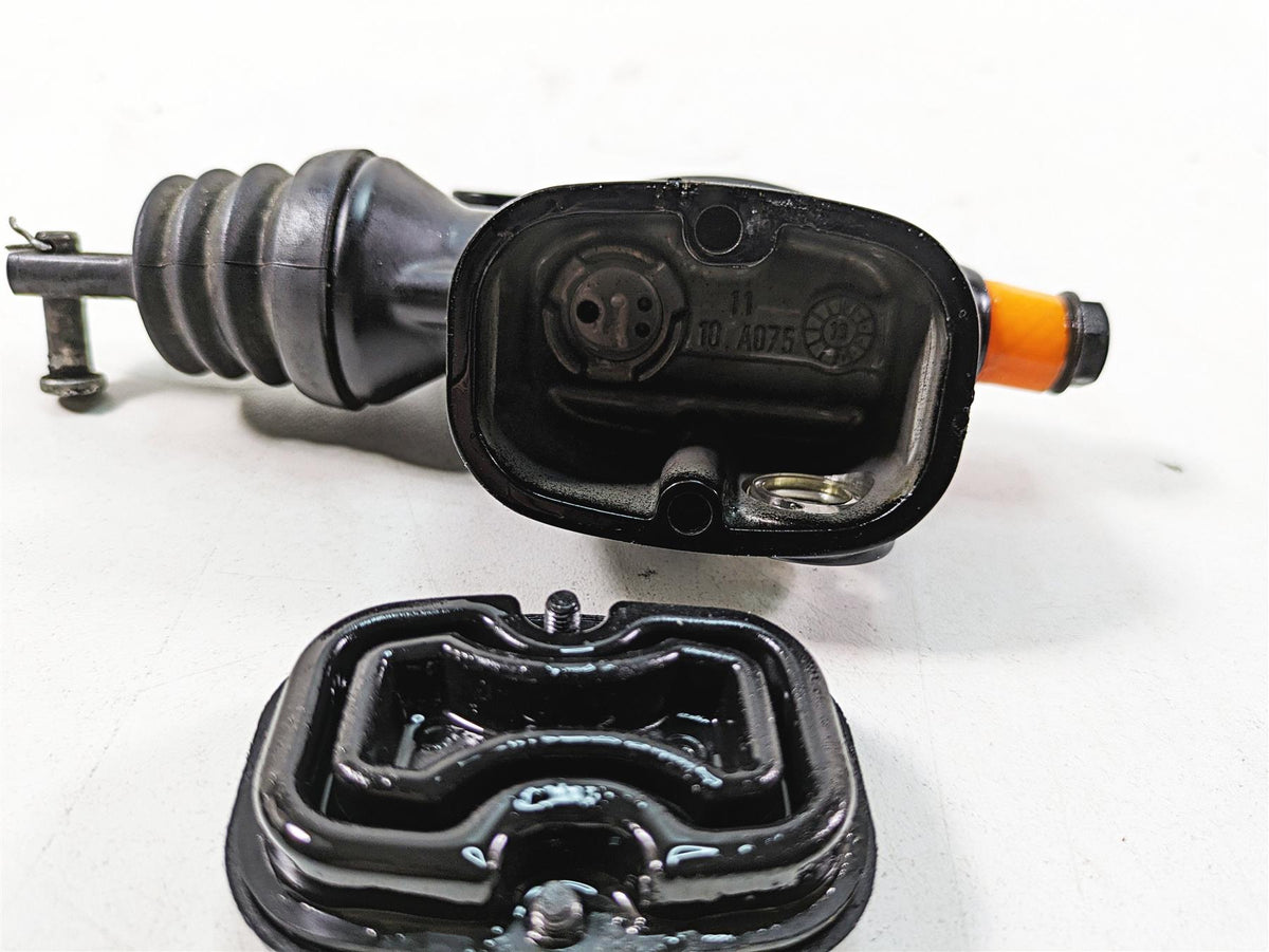 2018 Harley Touring FLHXSE CVO Street Glide Rear Brake Master Cylinder 41700028A {{ shop.shopifyCountryName }} - Mototech271