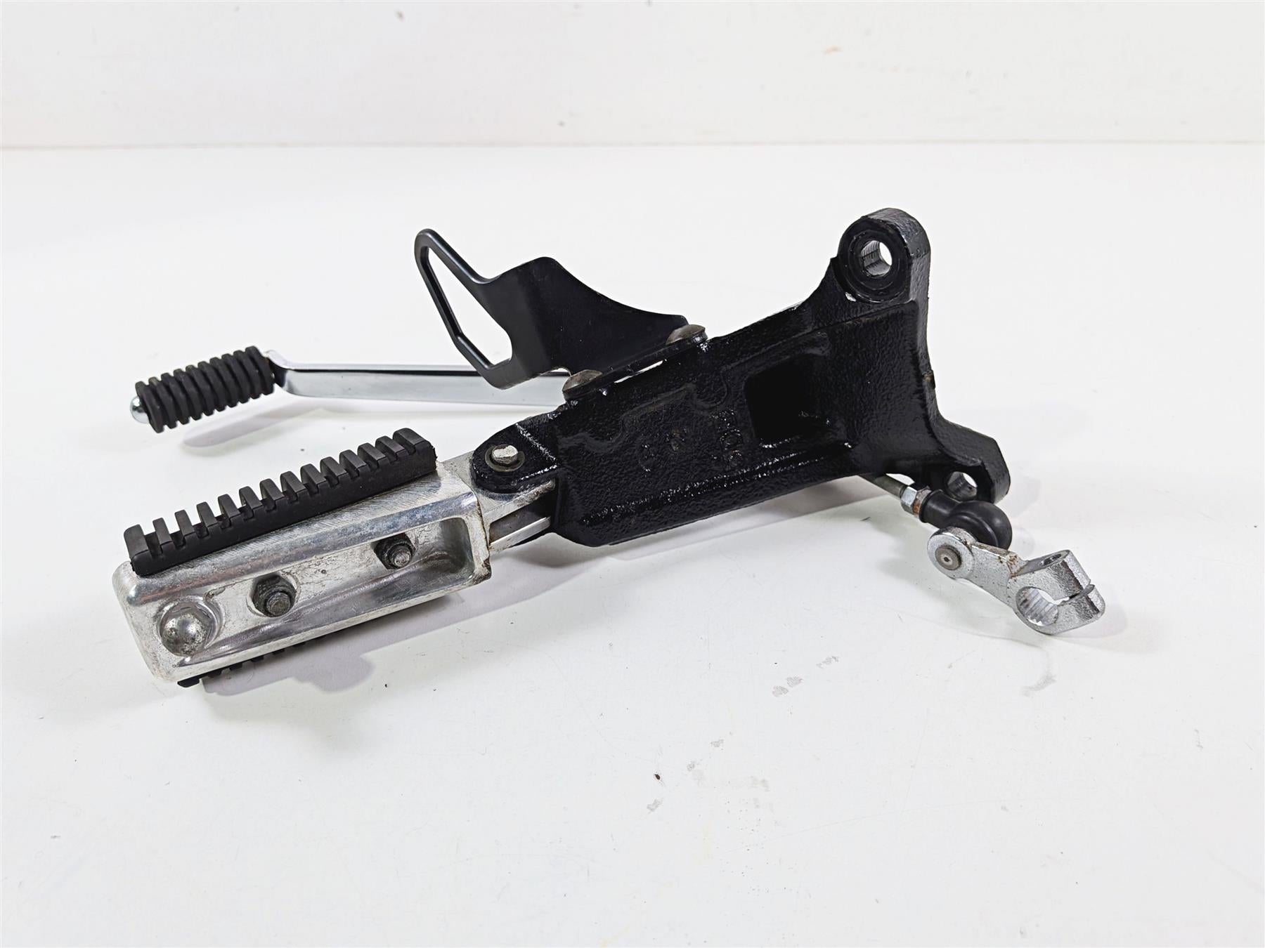 2005 Suzuki VZ800 M50 Boulevard Left Footpeg + Shifter Lever & Parts 43521-41F01 {{ shop.shopifyCountryName }} - Mototech271