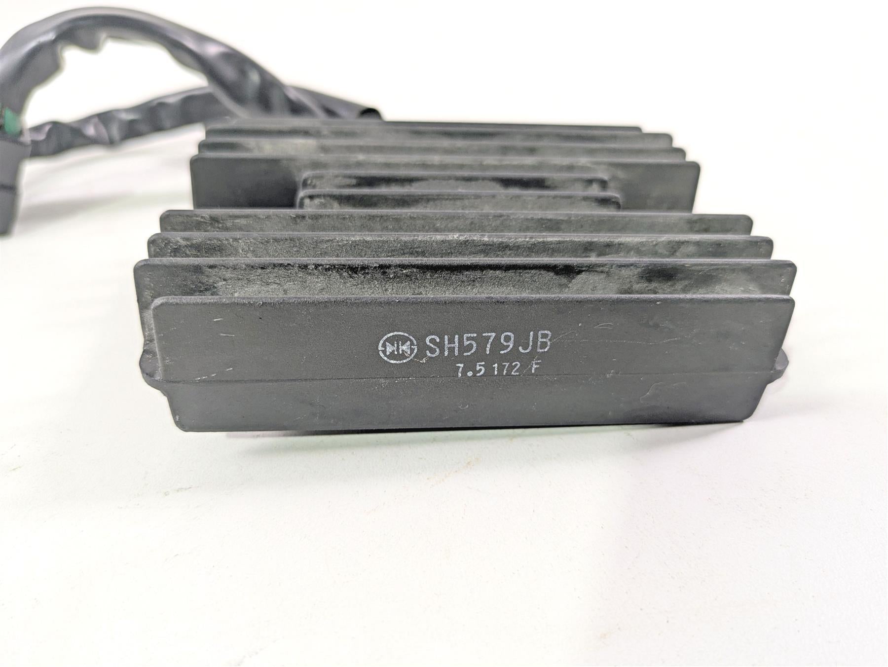 2017 Aprilia RSV 1100 Tuono V4 Factory Rectifier Voltage Regulator B043488 {{ shop.shopifyCountryName }} - Mototech271
