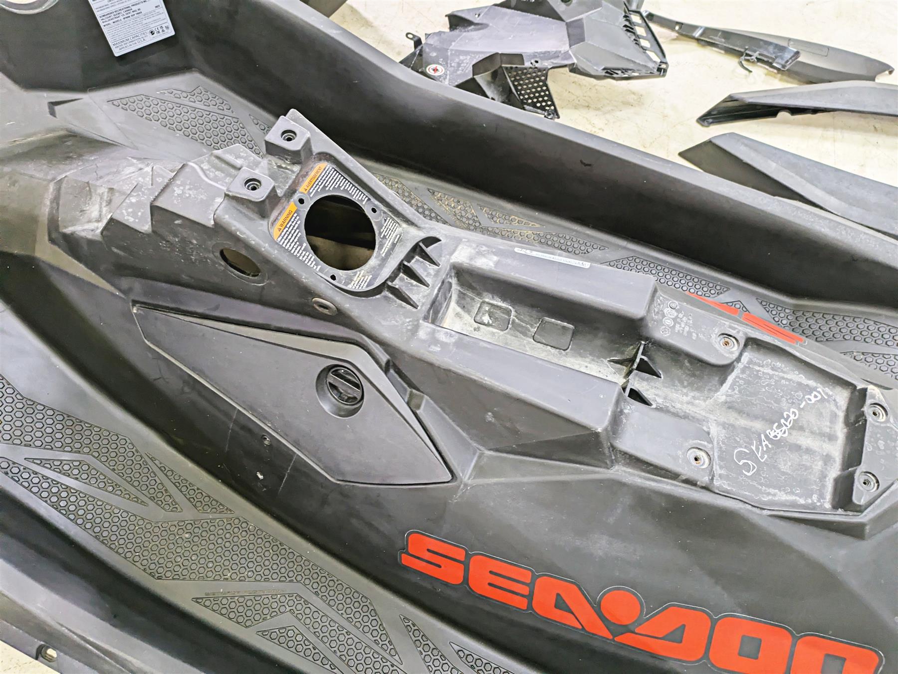 2022 SeaDoo Spark 900 Trixx Inner Hull Center Body & Covers 291006043 {{ shop.shopifyCountryName }} - Mototech271
