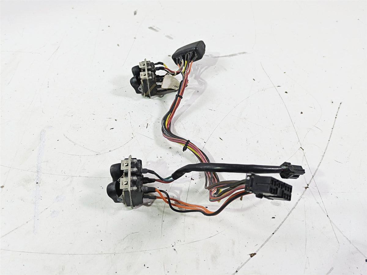 2007 Harley Touring FLHTCU SE CVO E-Glide Auxiliary Switch Set 70290-07 {{ shop.shopifyCountryName }} - Mototech271