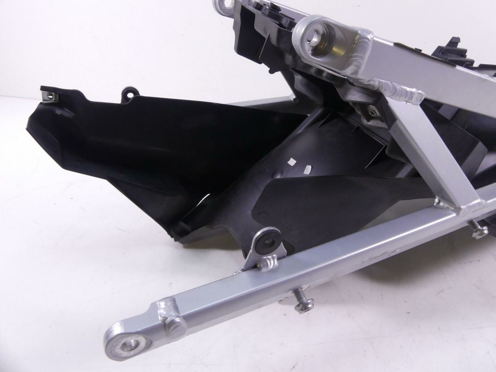 2016 BMW R1200 RT RTW K52 Subframe Sub Frame & Inner Fender 46518528588 {{ shop.shopifyCountryName }} - Mototech271