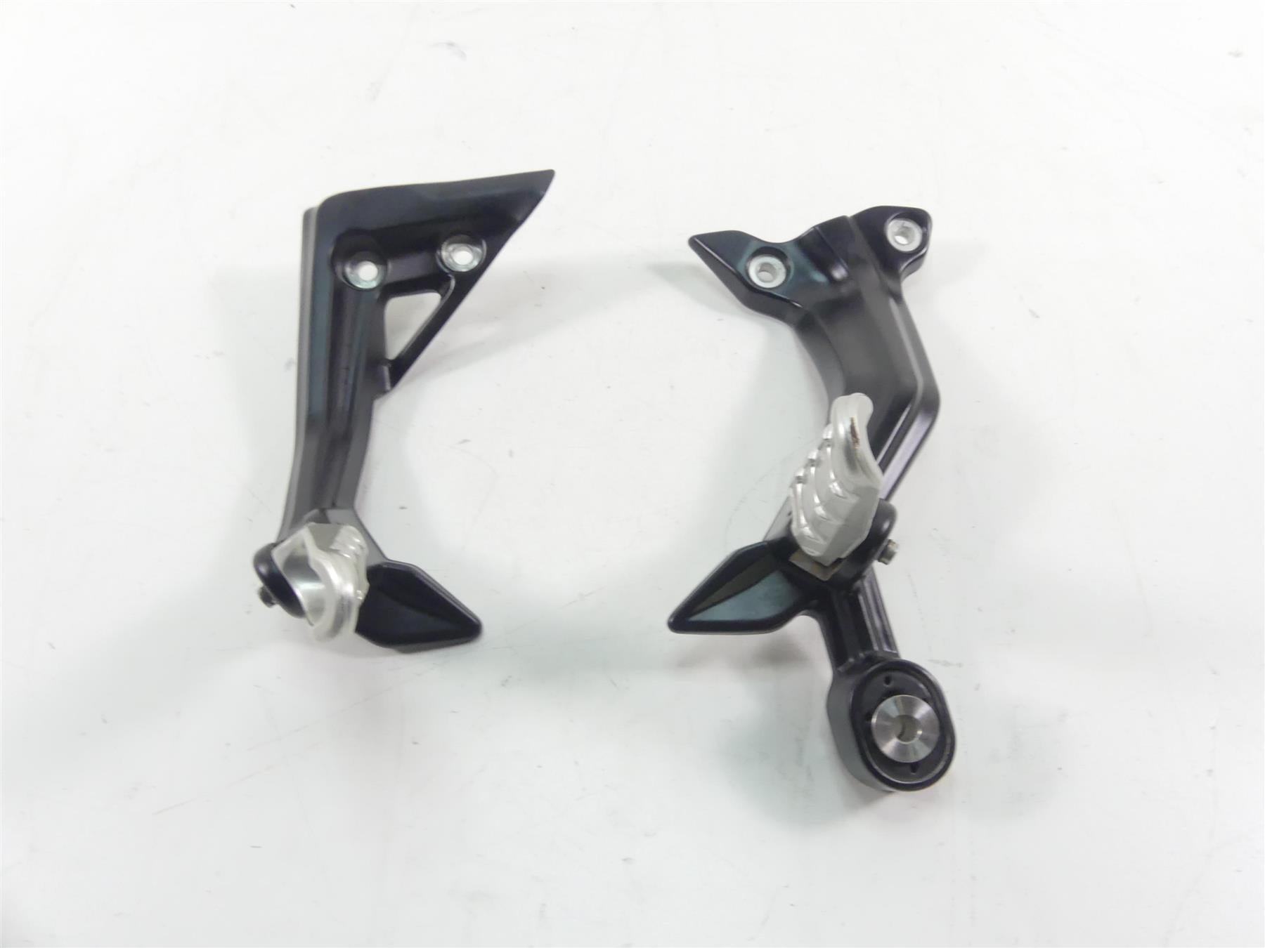 2022 Indian FTR1200 S Rear Passenger Footpeg Foot Peg Bracket Set 1024090 {{ shop.shopifyCountryName }} - Mototech271