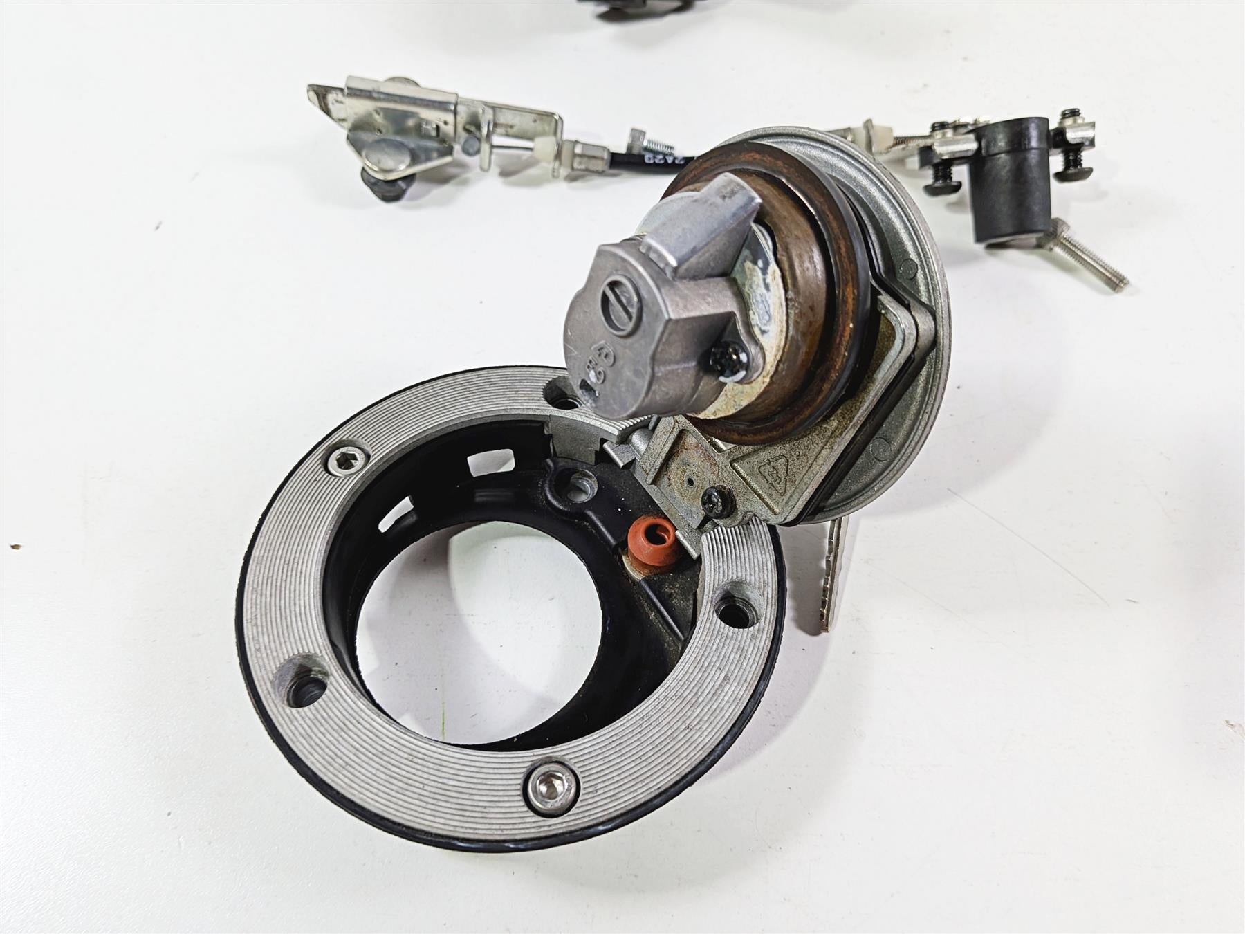 2012 Yamaha XT1200 Super Tenere Ignition Switch Cap Seat Key Lock 23P-82501-10 {{ shop.shopifyCountryName }} - Mototech271