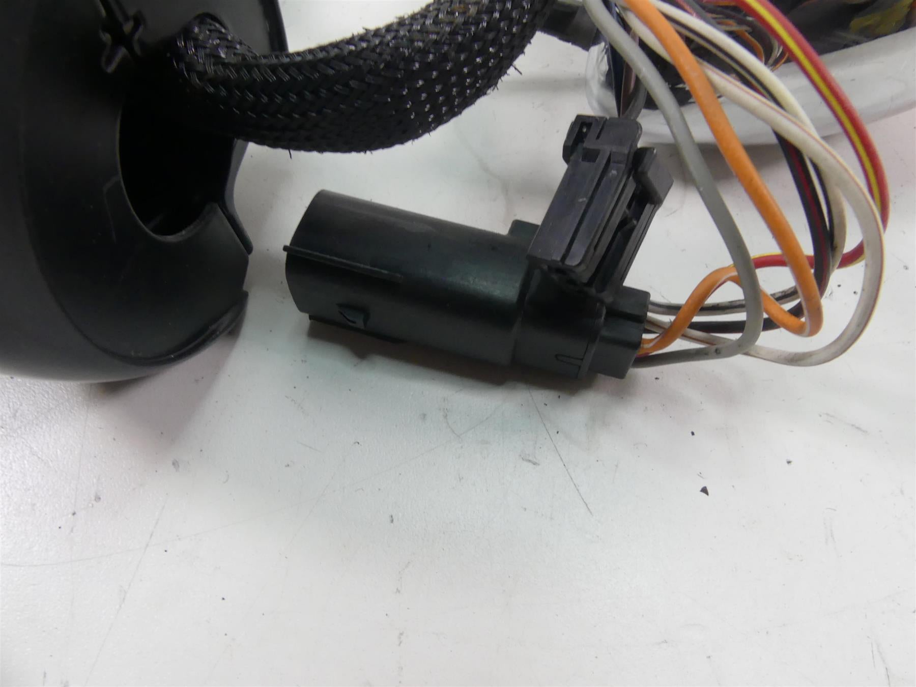 2010 Harley FXDWG Dyna Wide Glide Right Hand Control Switch & Blinker 71684-06A {{ shop.shopifyCountryName }} - Mototech271