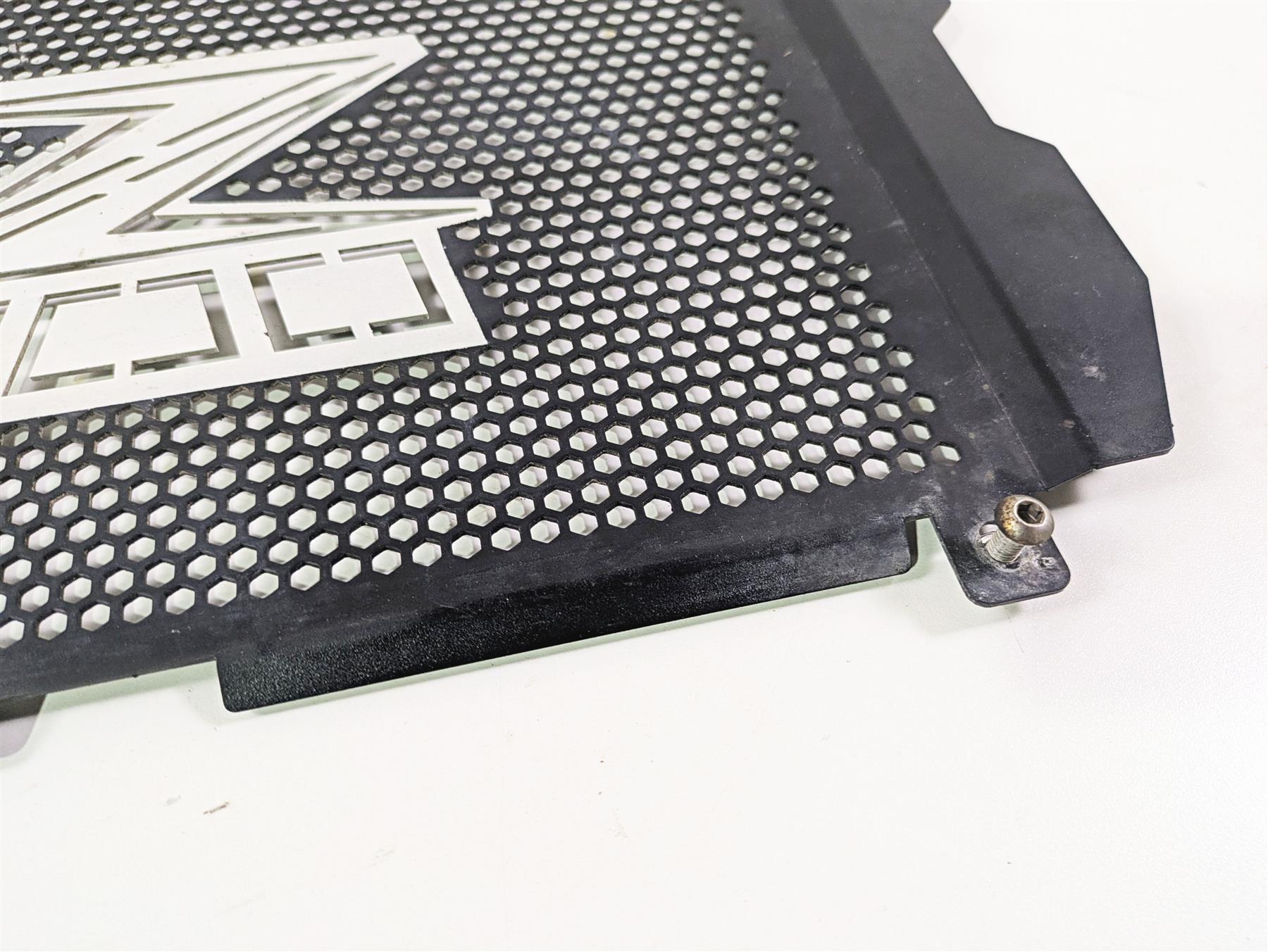 2020 Kawasaki Z900 ZR900 Radiator Guard Grille Protector Cover {{ shop.shopifyCountryName }} - Mototech271