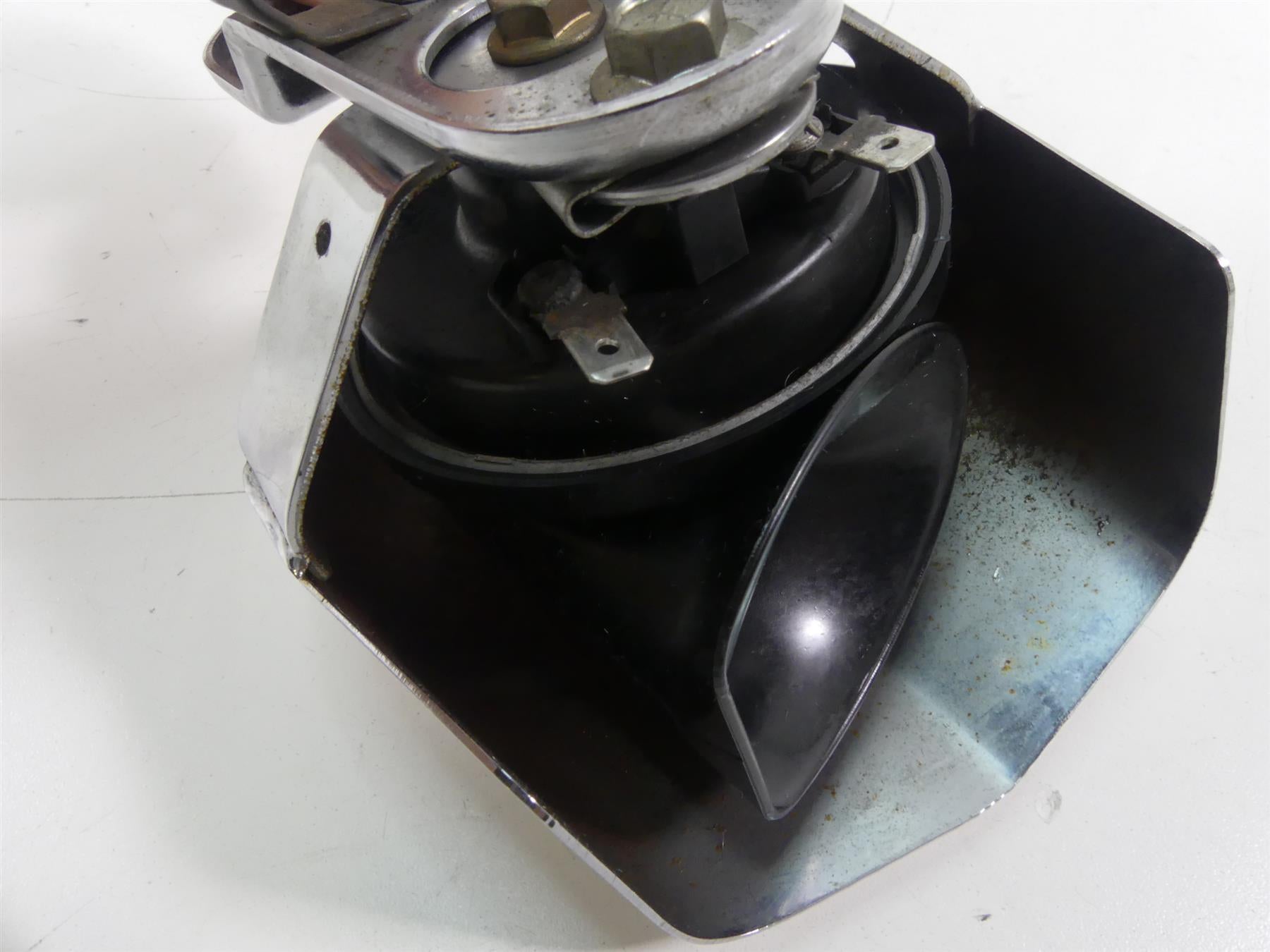 2004 Harley Softail FLSTFI Fat Boy Horn + Chrome Cover 61300478A {{ shop.shopifyCountryName }} - Mototech271