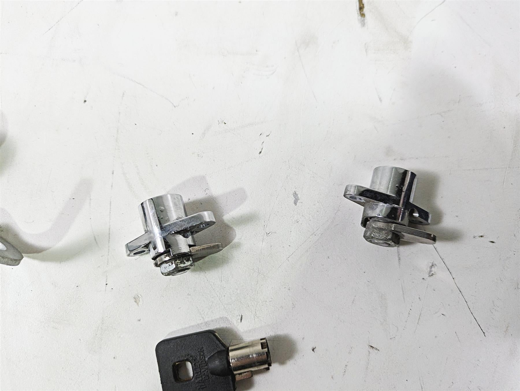 2008 Harley Touring FLHTCU E-Glide 105TH Ignition Switch Key Lock Set 71572-06 {{ shop.shopifyCountryName }} - Mototech271