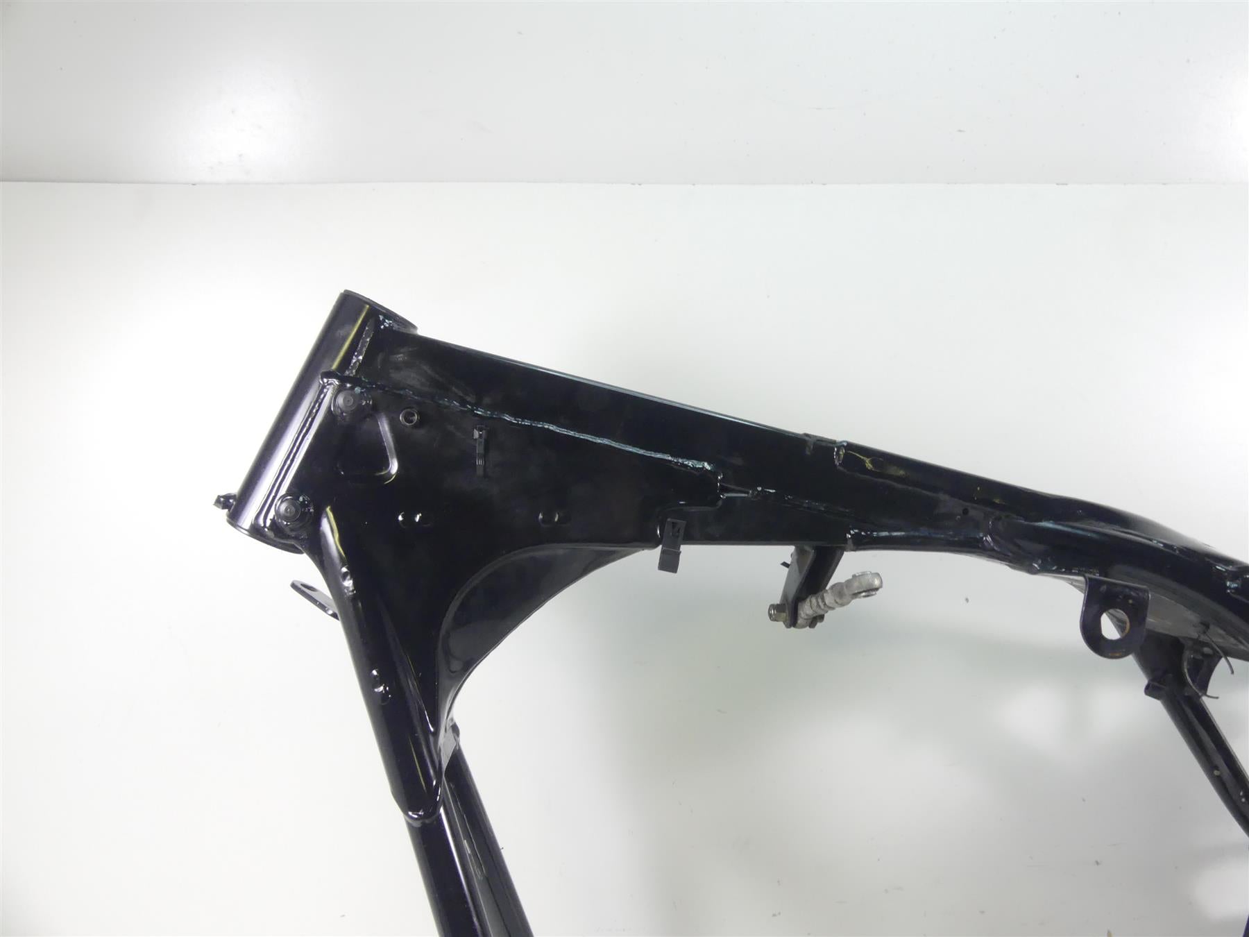2000 Harley Dyna FXR4 CVO Super Glide Straight Main Frame Chassis With Clean Title 47205-91B {{ shop.shopifyCountryName }} - Mototech271