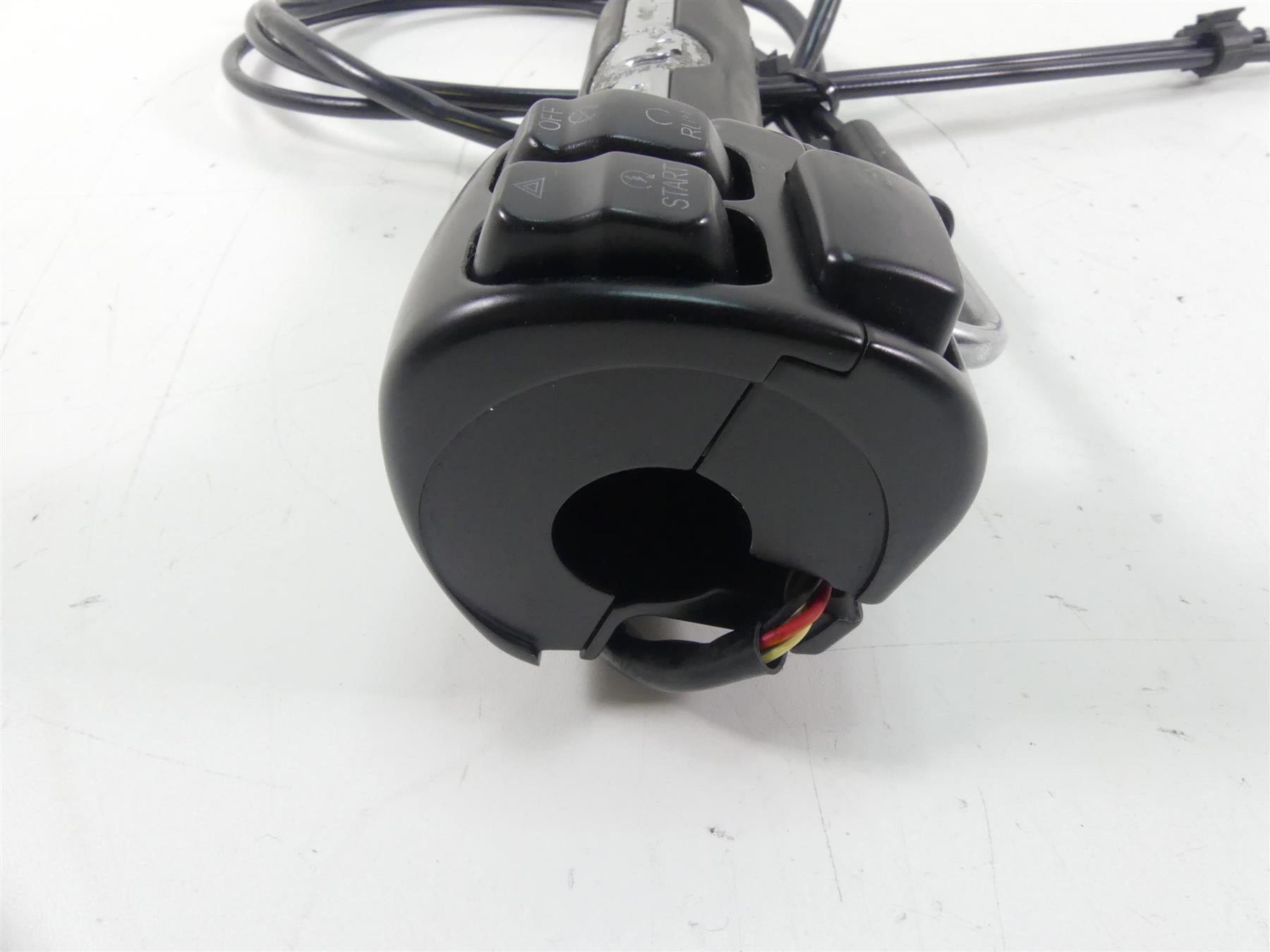 2015 Harley FLD Dyna Switchback Right Hand Throttle Control Switch 72948-12 {{ shop.shopifyCountryName }} - Mototech271
