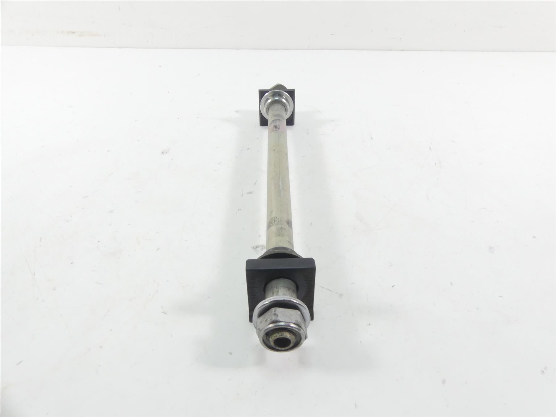 2007 Yamaha XVS1300 V-Star Rear 20mm Spindle Axle & Adjusters 3D8-25381-00-00 {{ shop.shopifyCountryName }} - Mototech271