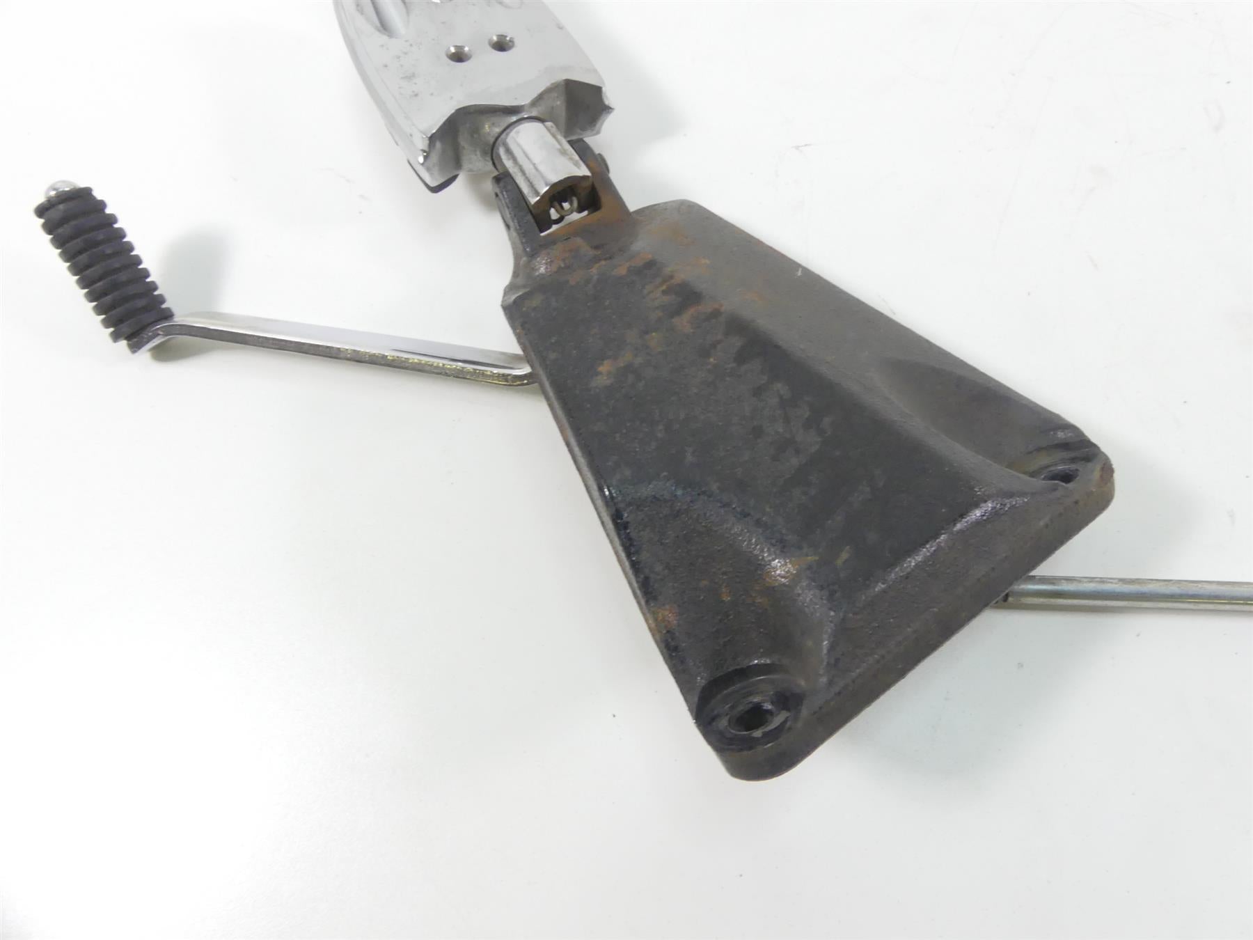 2007 Suzuki M109R VZR1800 Boulevard Left Rider Footpeg & Shifter 43521-48G01 {{ shop.shopifyCountryName }} - Mototech271