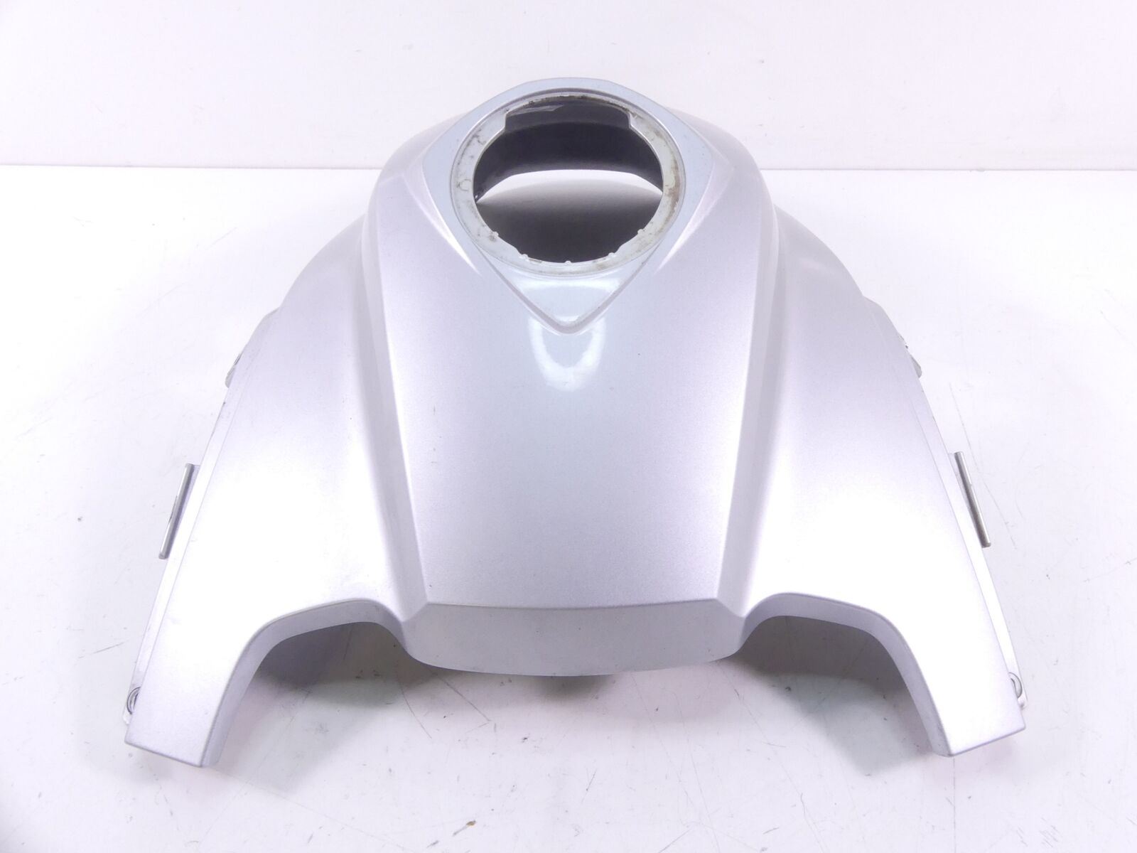 2012 BMW R1200GS K25 Tank Center Cover Fairing -Titansilber 46637693425 {{ shop.shopifyCountryName }} - Mototech271