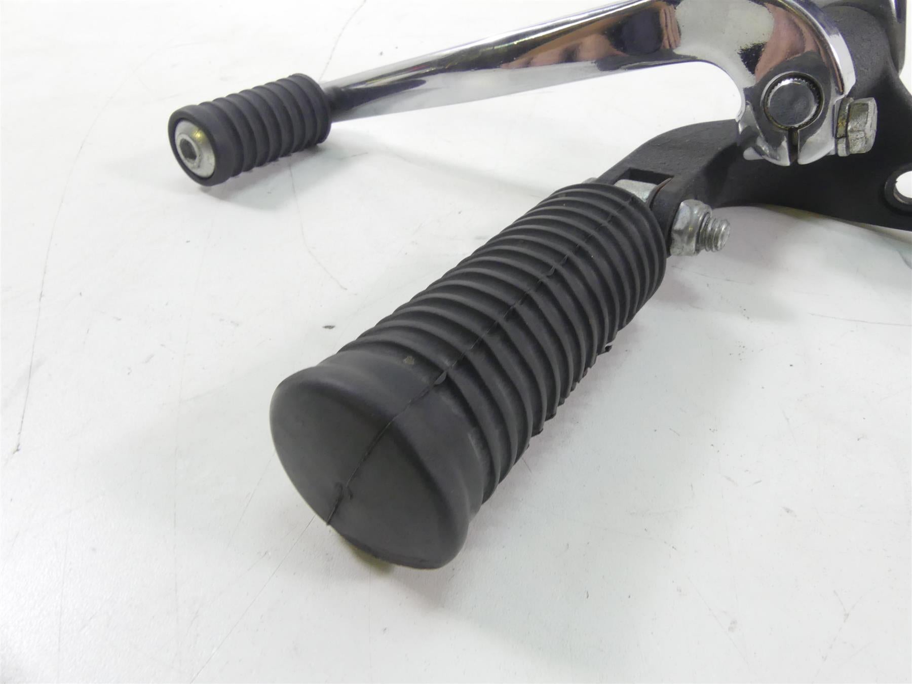 2014 Harley Dyna FXDF Fat Bob Left Front Forward Foot Control Set 33693-03 {{ shop.shopifyCountryName }} - Mototech271