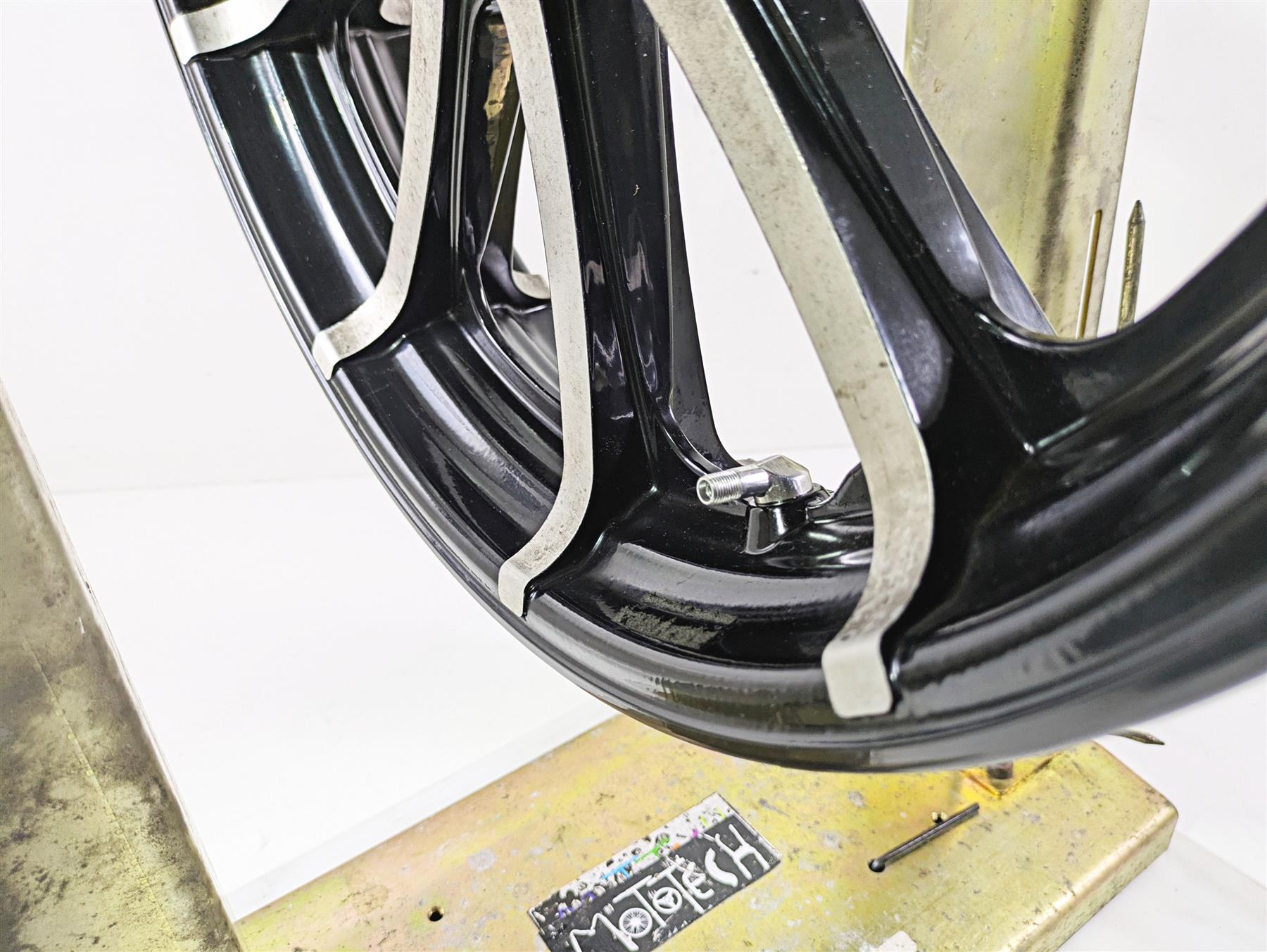 2017 Indian Chieftain Limited Straight Front Wheel Rim 19x3.5 1523059 {{ shop.shopifyCountryName }} - Mototech271