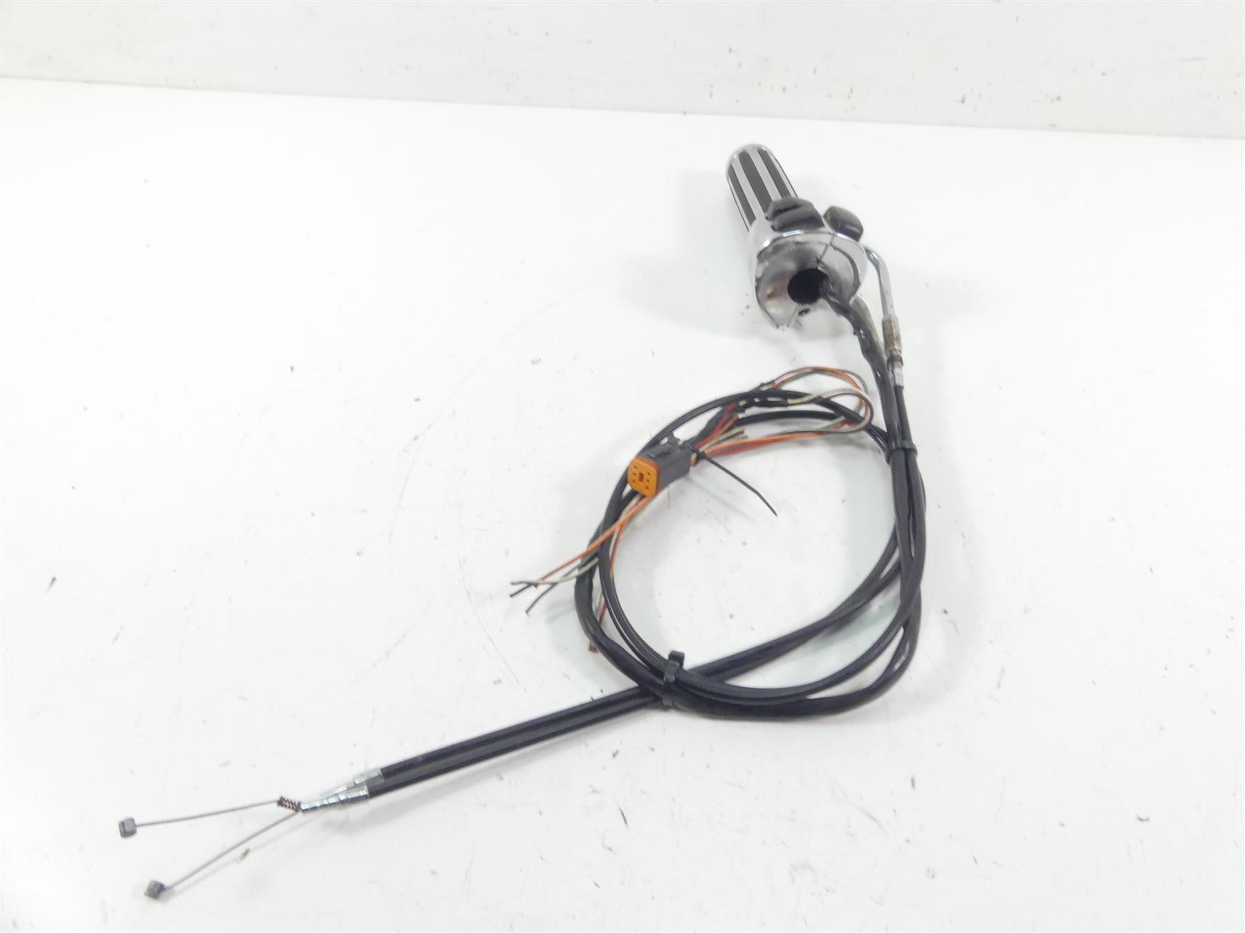 1998 Harley Dyna FXDL Low Rider Right Hand Control Switch Ape Hanger 71684-06A {{ shop.shopifyCountryName }} - Mototech271