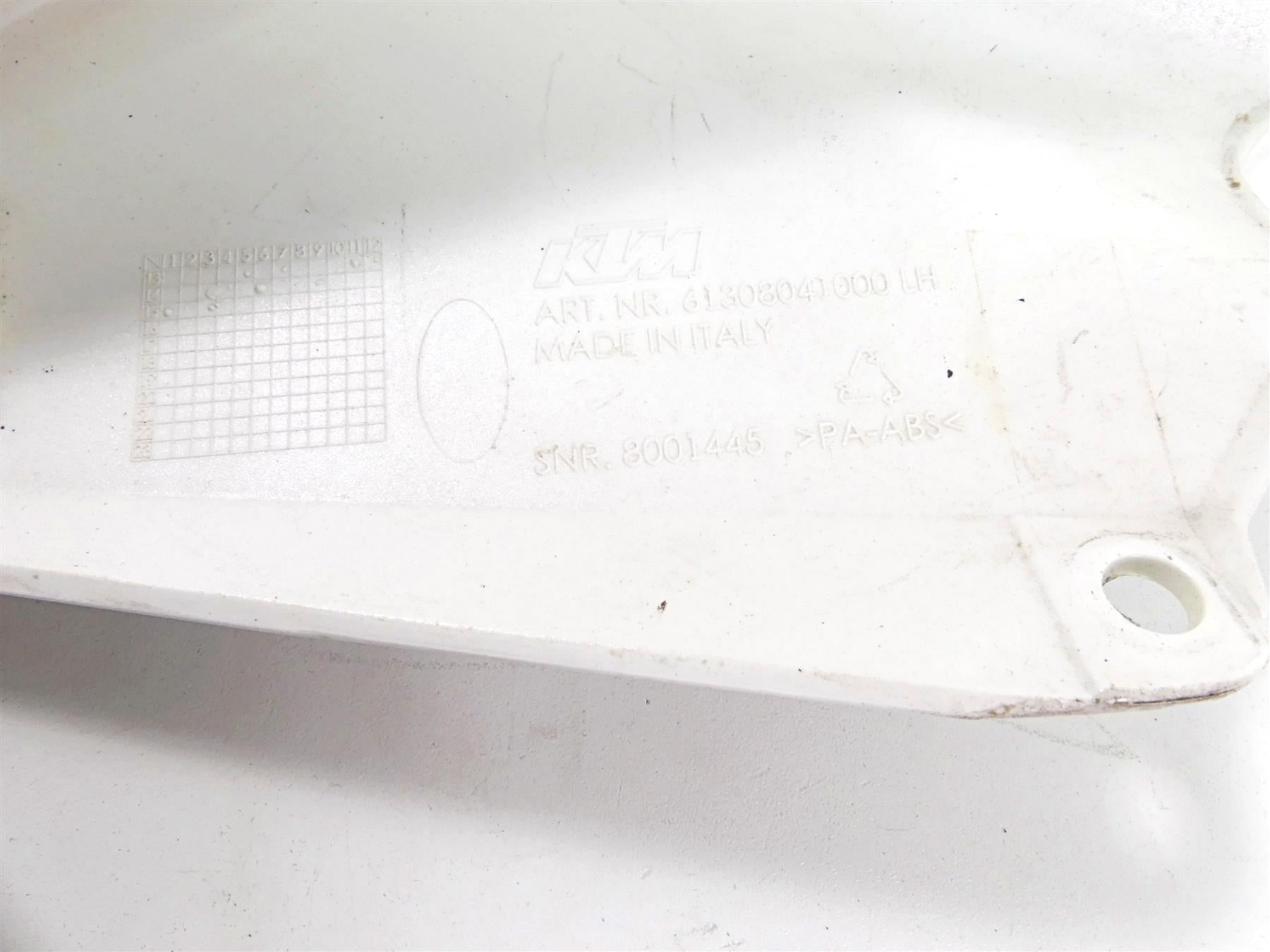 2016 KTM 1290 Super Duke R Rear Side Fairing Cover Set 61308041000 61308042000 {{ shop.shopifyCountryName }} - Mototech271