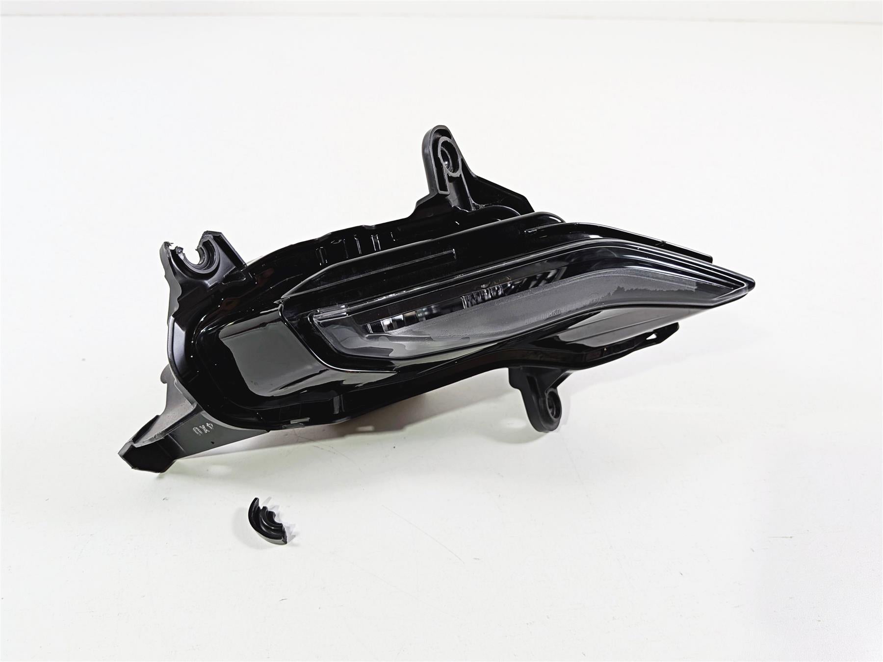 2025 Yamaha YZF R7 Right Pilot Headlight Running Lamp BEB-84302-00-00 {{ shop.shopifyCountryName }} - Mototech271