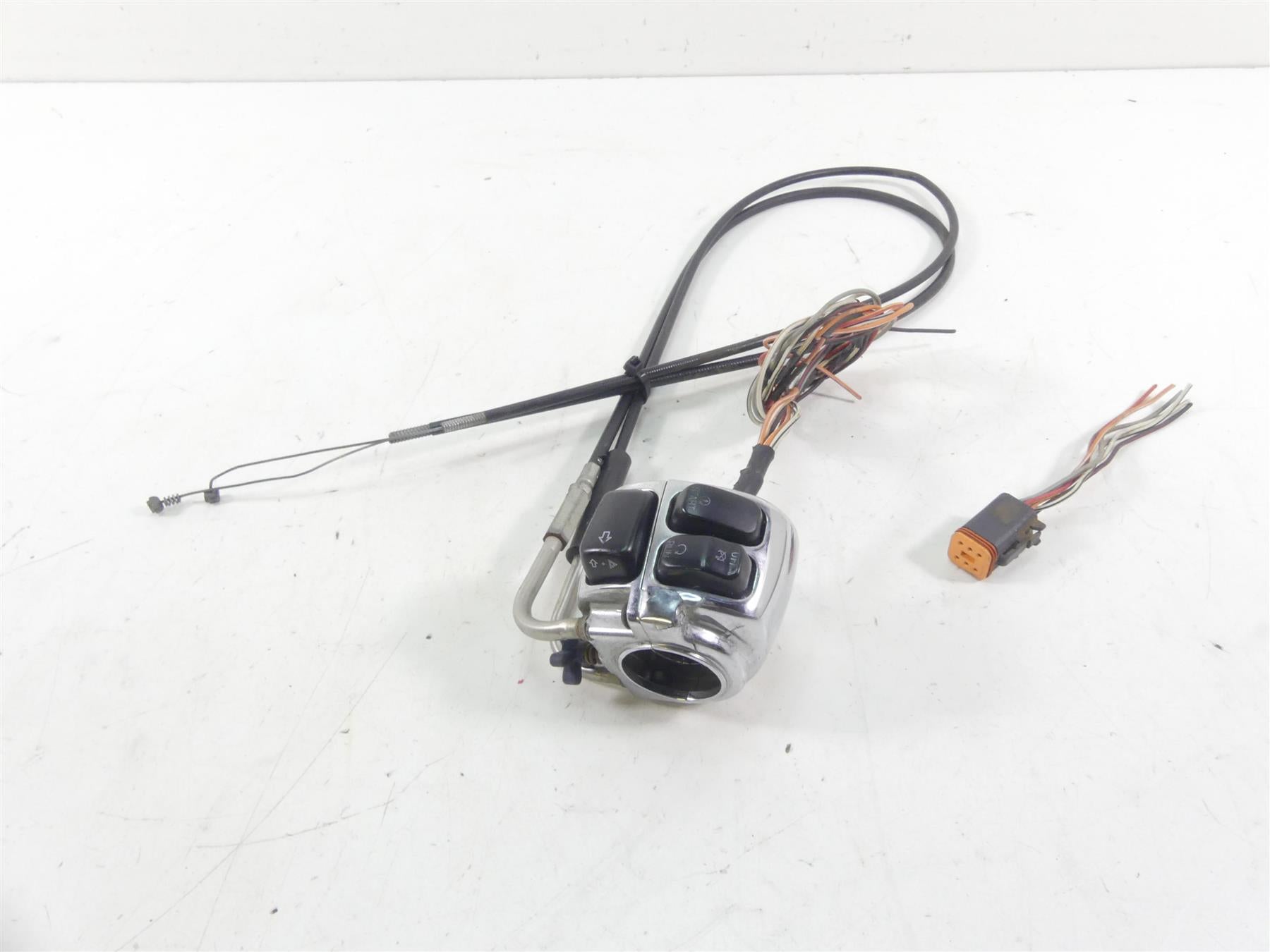 2002 Harley Softail FXSTDI Deuce Right Hand Start Stop Control Switch 71589-96B {{ shop.shopifyCountryName }} - Mototech271