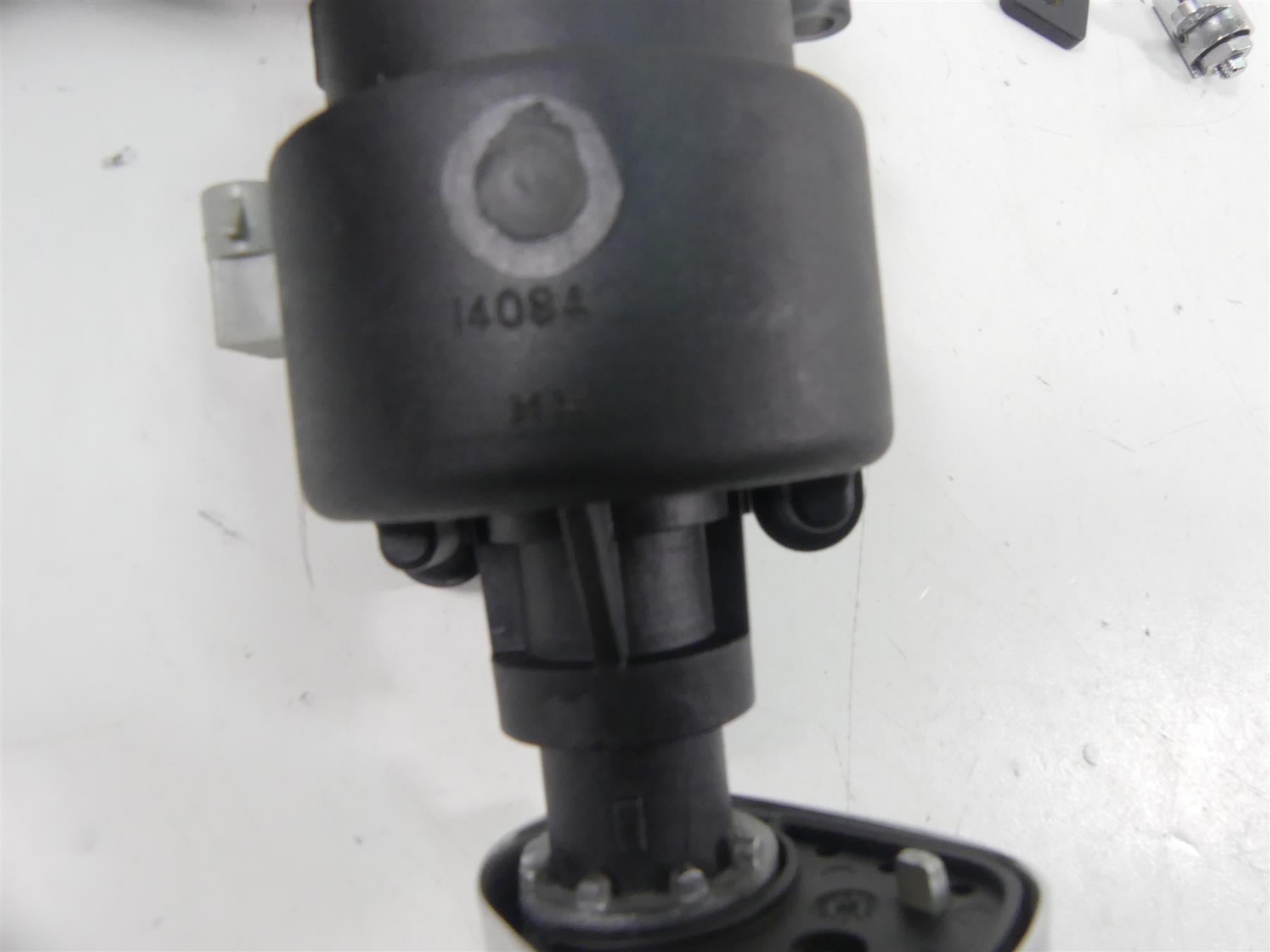 2014 Harley Touring FLHX Street Glide Ignition Switch Key Lock Set 71400012 {{ shop.shopifyCountryName }} - Mototech271