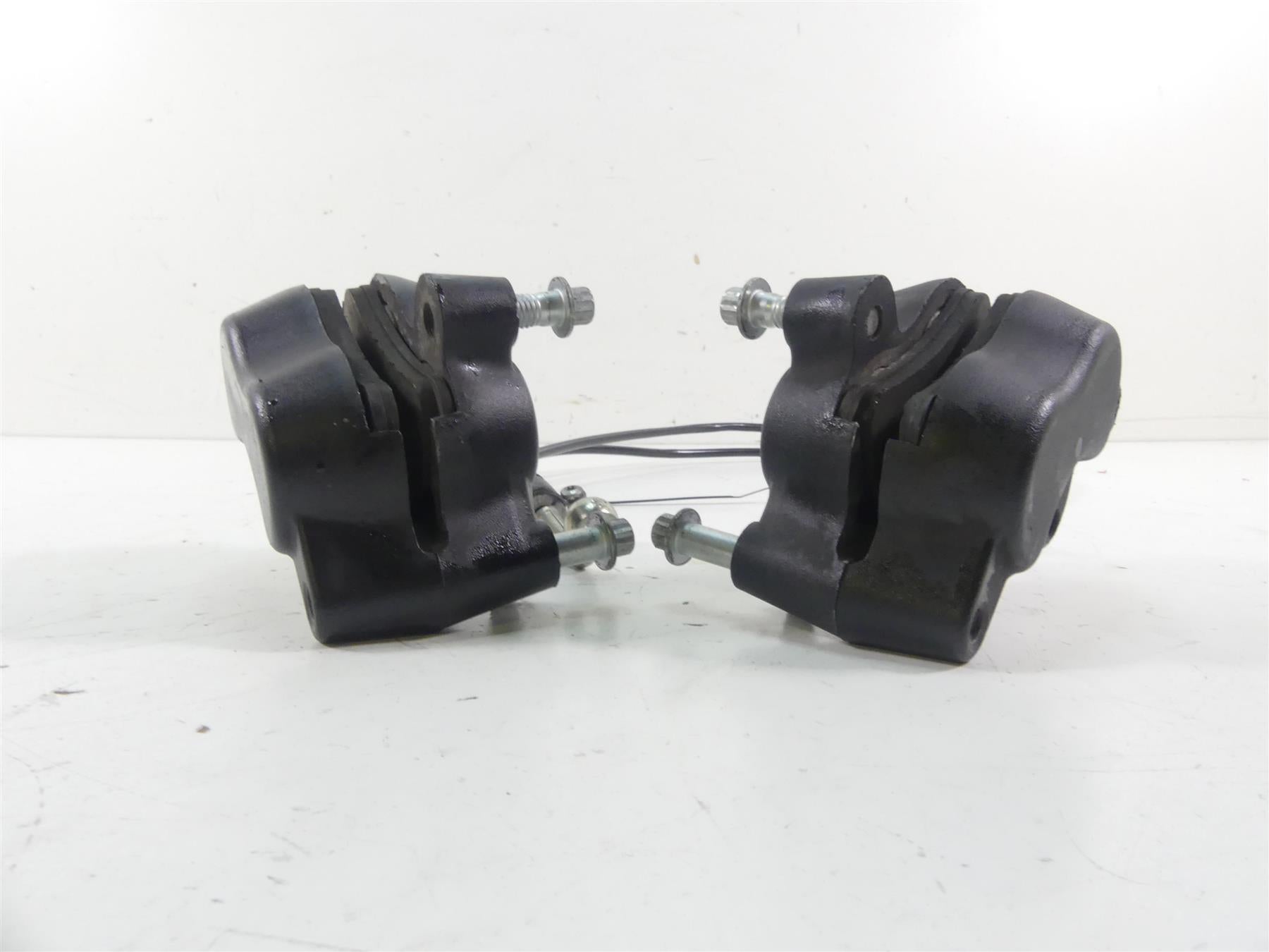 2015 Harley FXDF Dyna Fat Bob Front Brake Caliper + Line Set 41300001 41300002 {{ shop.shopifyCountryName }} - Mototech271
