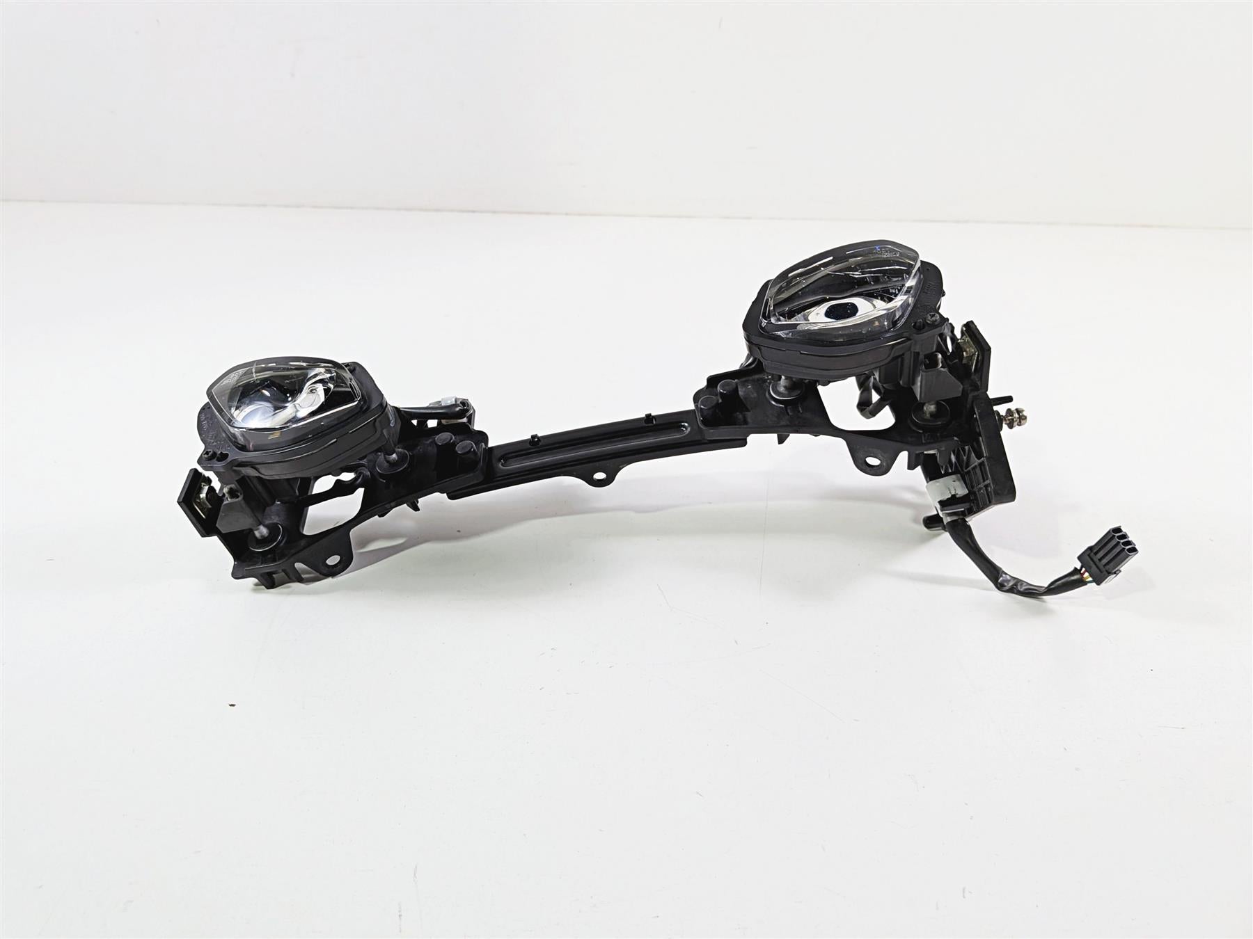 2022 Yamaha YZF R1 R1M RN65 Headlight Head Light Lamp Scratched B3L-84300-00-00-Mototech271