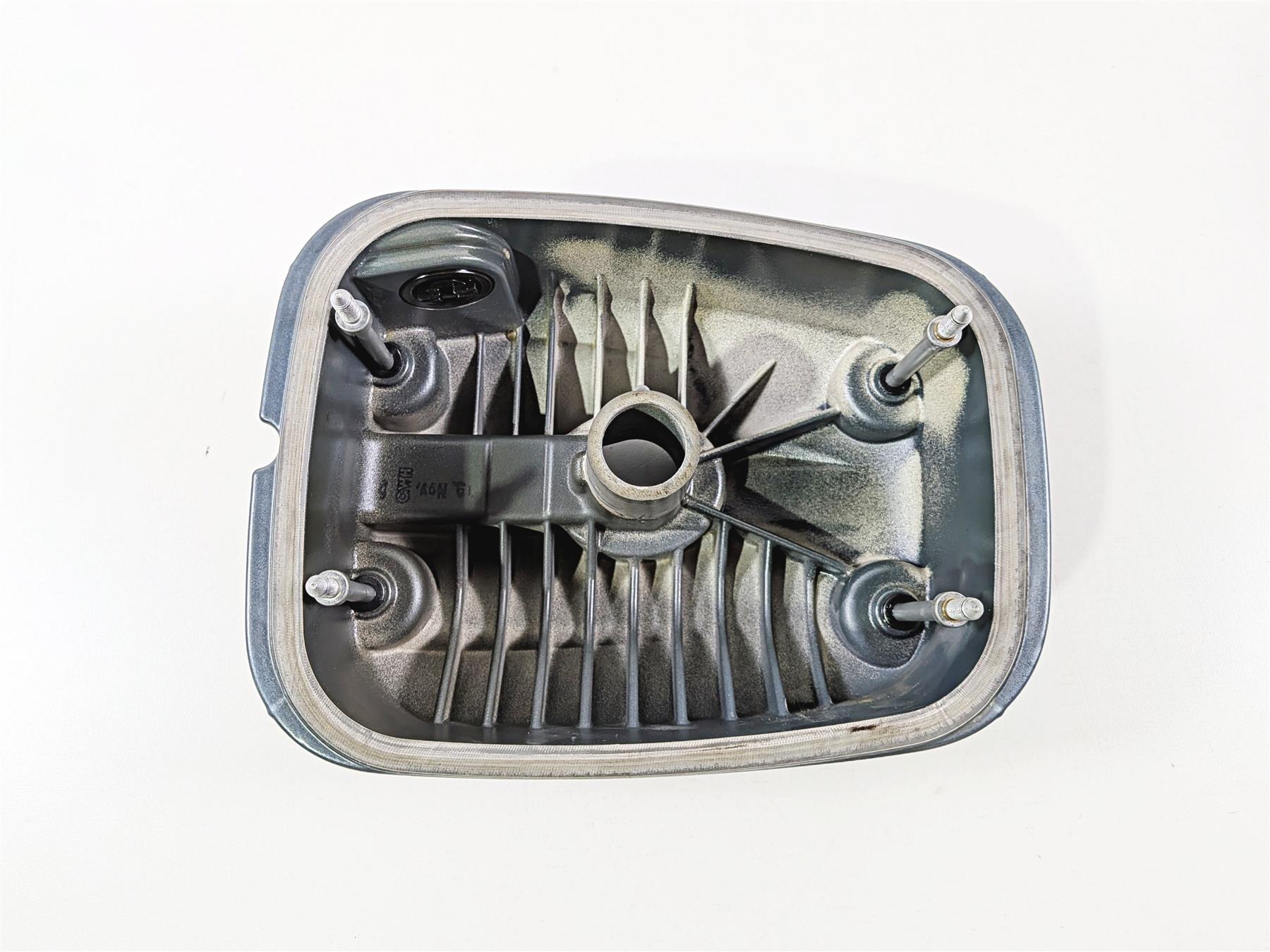 2004 BMW R1150GS R21 Left Cylinder Head Valve Cover 11127672585 {{ shop.shopifyCountryName }} - Mototech271