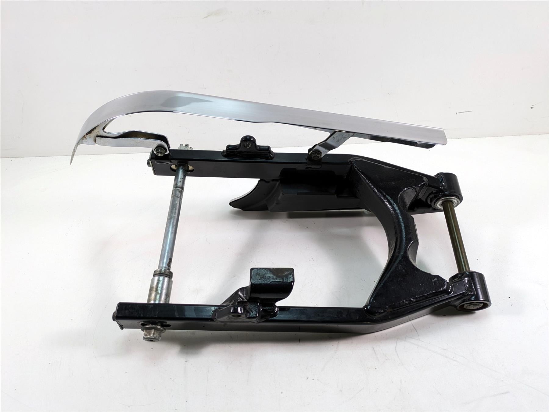 2000 Harley Dyna FXDL Low Rider Rear Swingarm + 3/4" Axle & Belt Guard 47820-00A {{ shop.shopifyCountryName }} - Mototech271