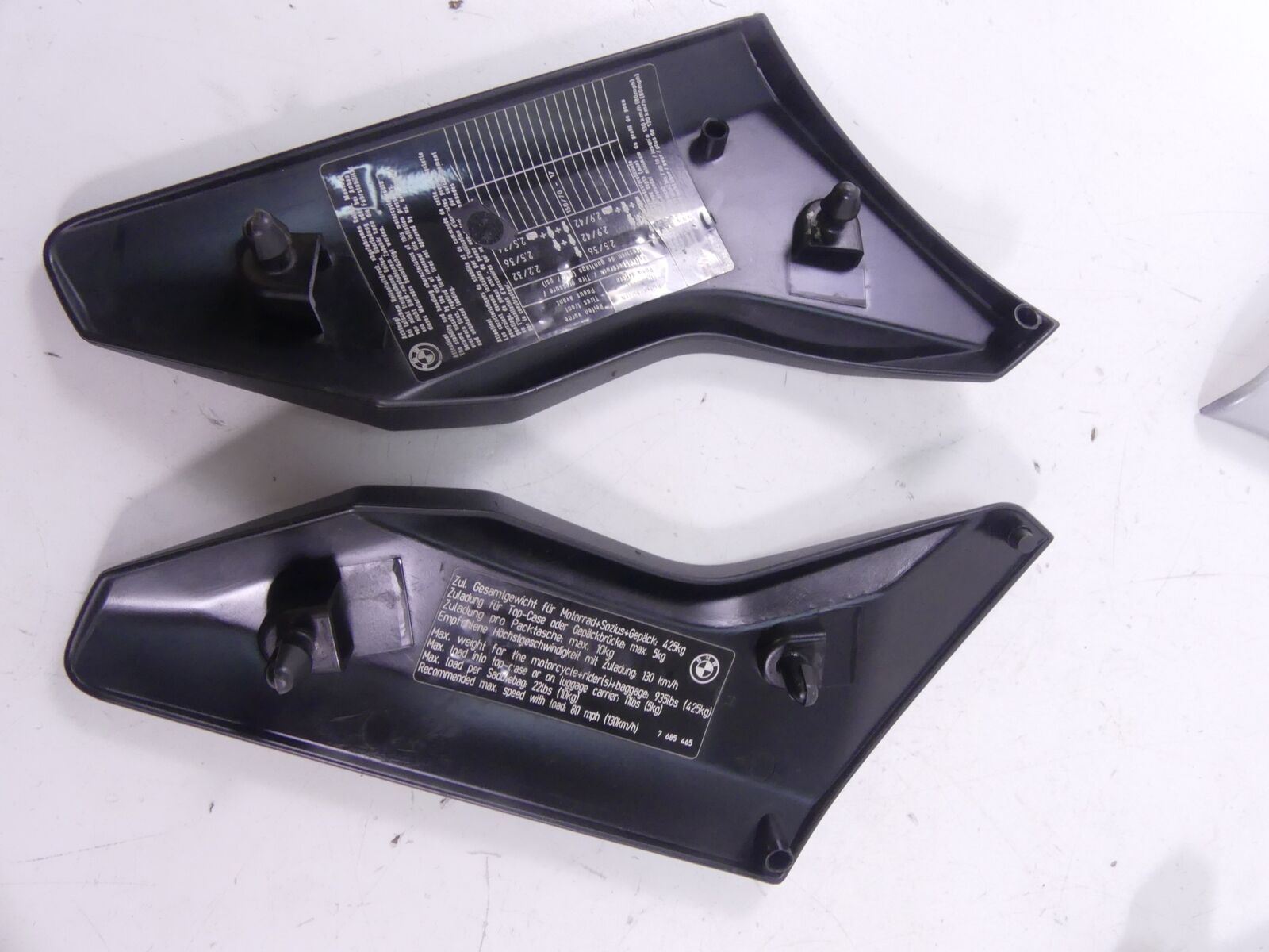2005 BMW R1200GS K25 Between Leg Side Tank Trim Cover Panel Set -Read 4663767751 {{ shop.shopifyCountryName }} - Mototech271