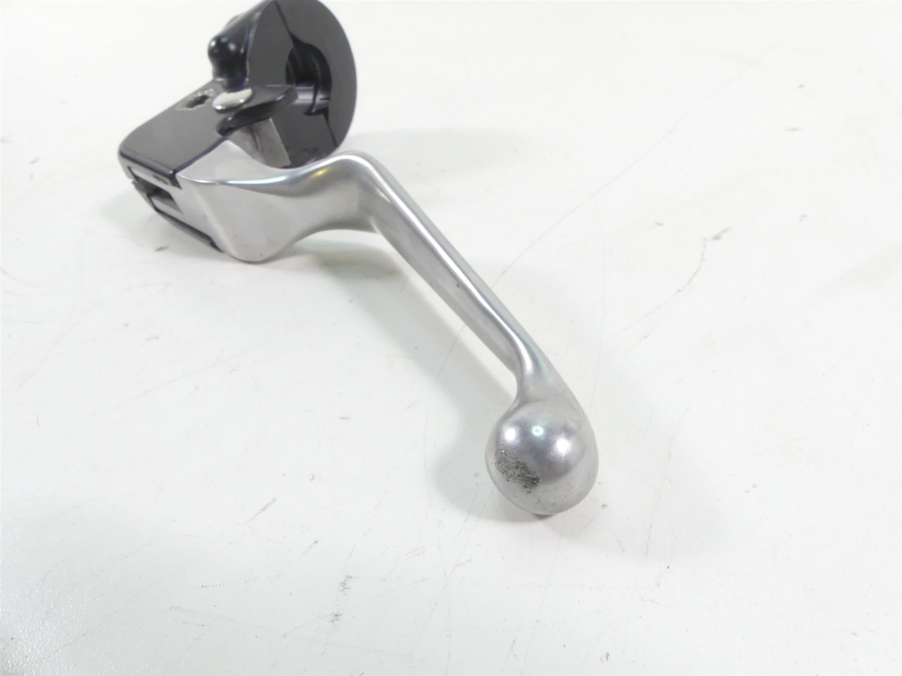 2009 Harley FXDF Dyna Fat Bob Clutch Perch & Lever 38608-96 {{ shop.shopifyCountryName }} - Mototech271