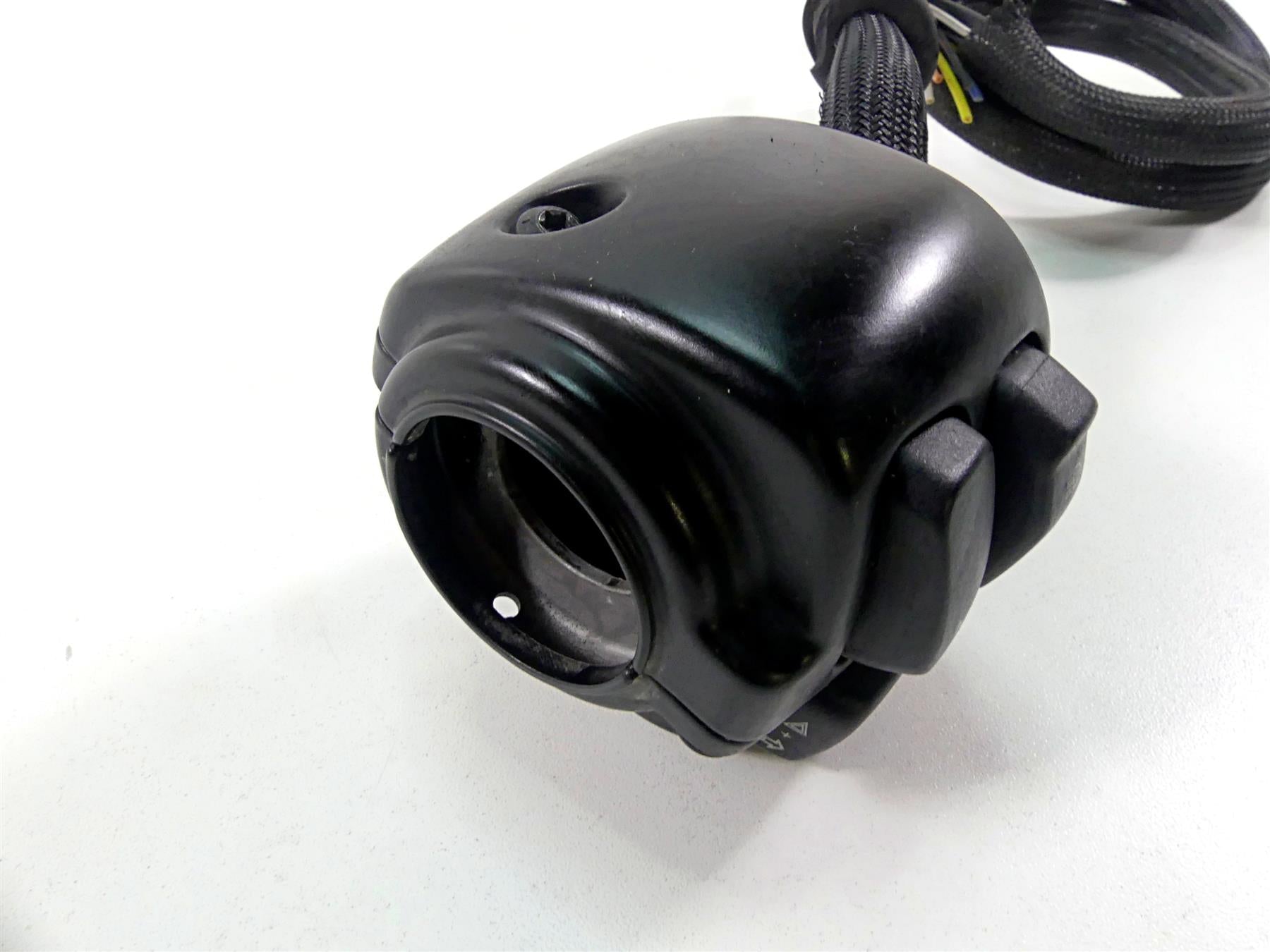 2010 Harley FXDF Dyna Fat Bob Left Hand Control Switch -Cut Blinker 71682-06A {{ shop.shopifyCountryName }} - Mototech271