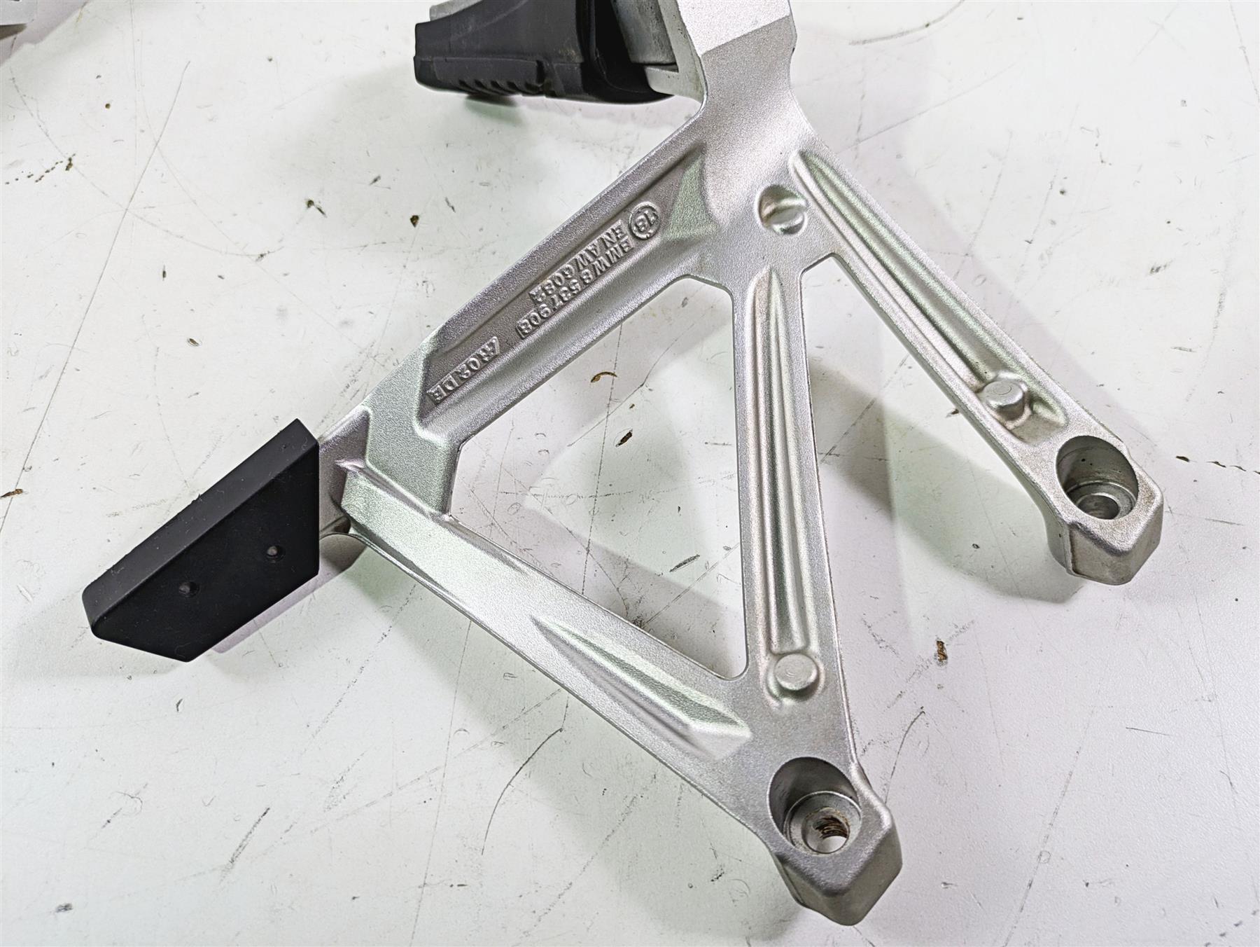 2018 BMW R1200GS GSW K50 Rear Passenger Footpeg Set 46718528793 46718528794 {{ shop.shopifyCountryName }} - Mototech271