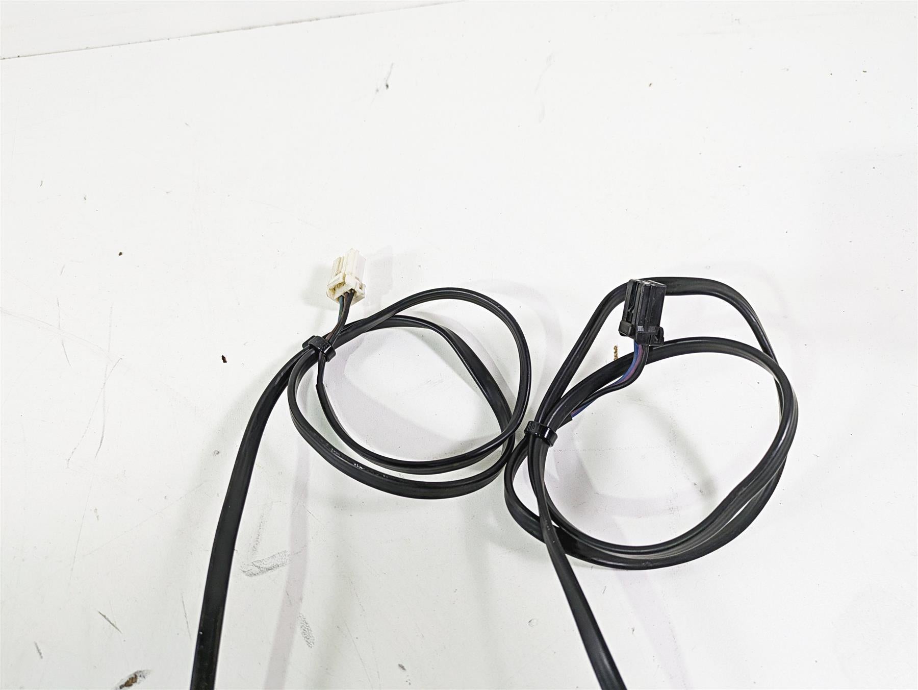 2012 Harley FLD Dyna Switchback Chrome Front Turn Signal Blinker Set 68972-00 {{ shop.shopifyCountryName }} - Mototech271