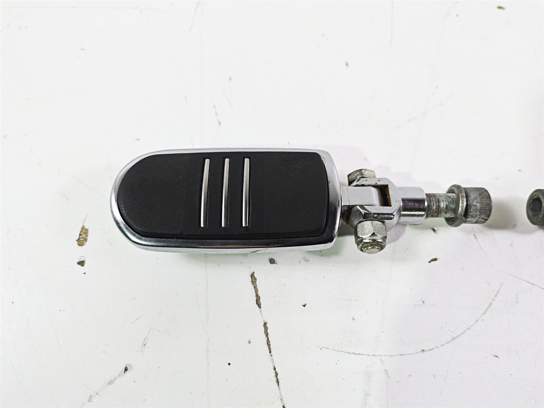 1992 Harley FLSTC Softail Heritage Rear Passenger Foot Peg Footpeg Set 50900-72 {{ shop.shopifyCountryName }} - Mototech271