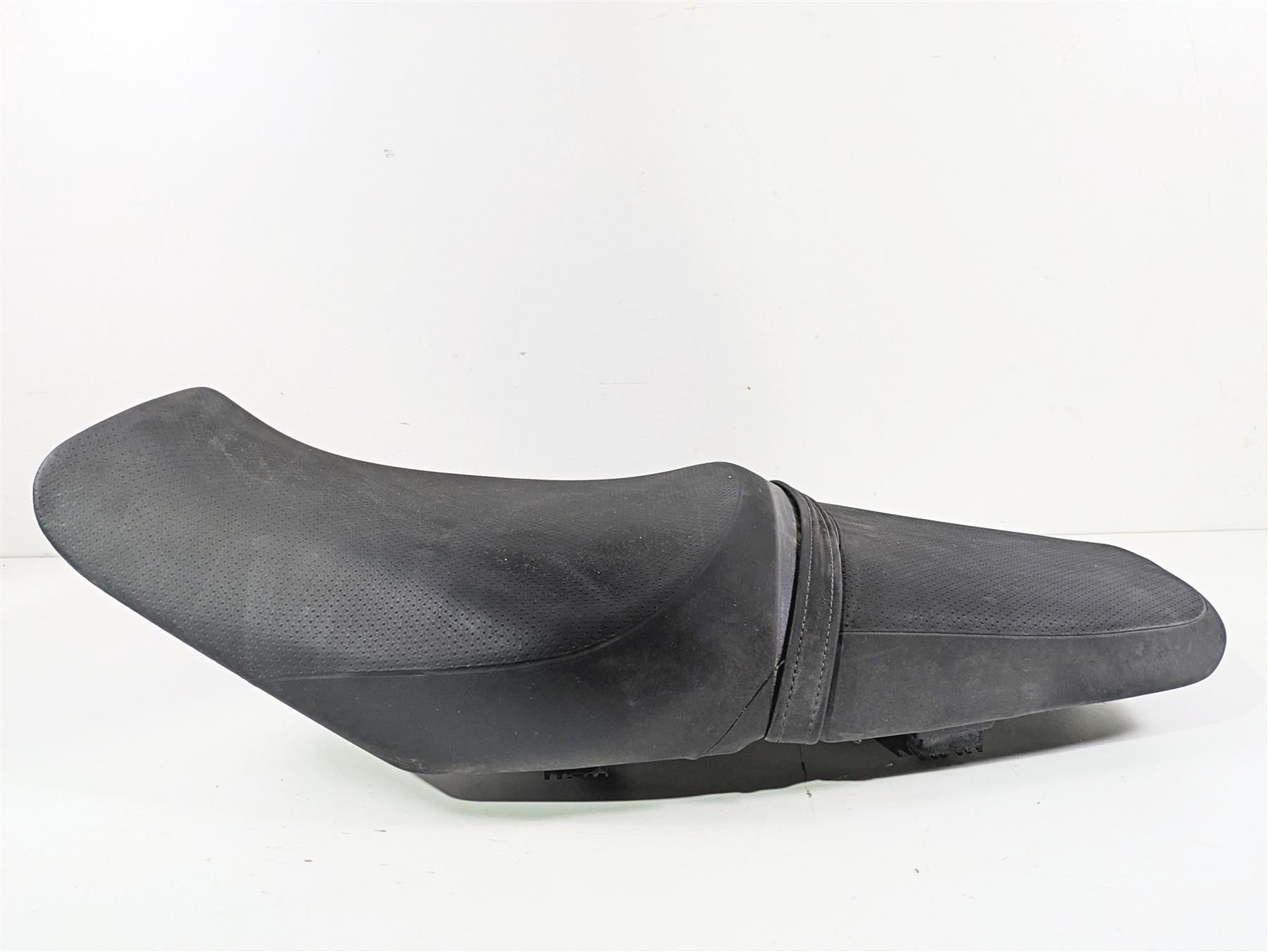 2023 Kawasaki ZX1400 ZX14R Ninja Seat Saddle - Small Tear 53066-0433 {{ shop.shopifyCountryName }} - Mototech271