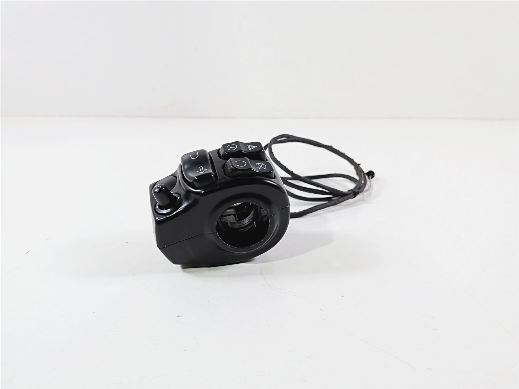 2017 Harley Touring FLHXS Street Glide Right Hand Control Switch 71500129C {{ shop.shopifyCountryName }} - Mototech271