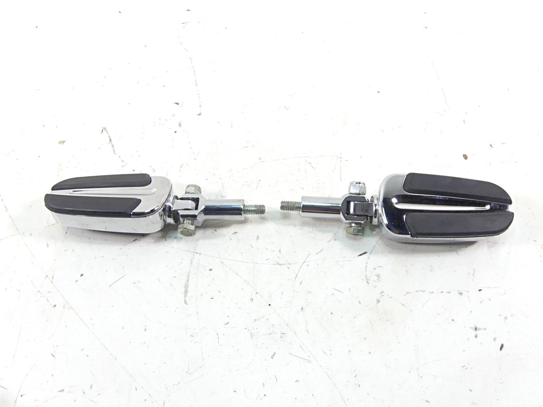 2006 Harley Softail FXSTSI Springer Rear Slipstream Footpeg Set 50942-00 {{ shop.shopifyCountryName }} - Mototech271