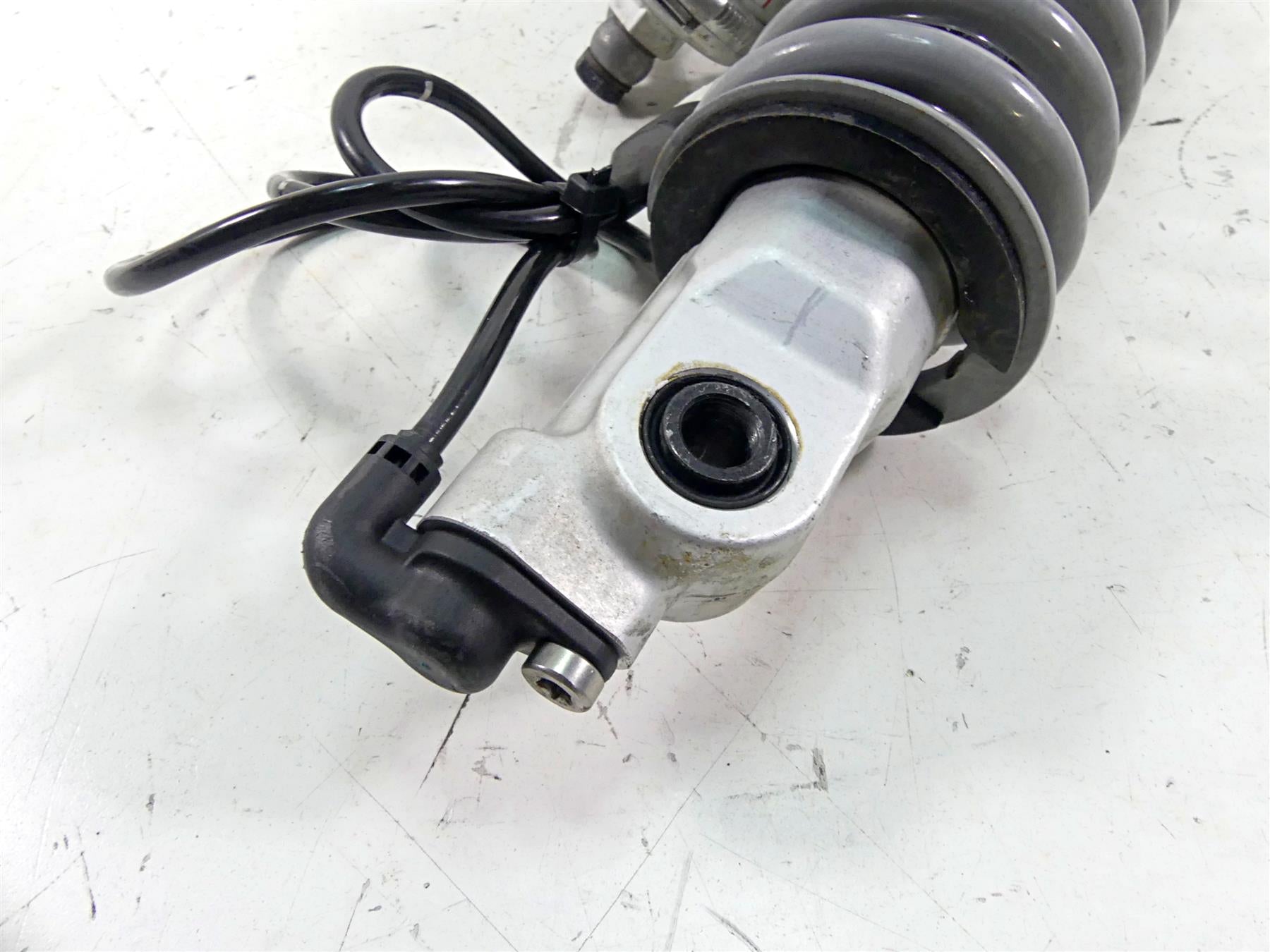 2009 BMW R1200 GS K25 Straight Front Esa Suspension Shock -For Parts 31427728208 {{ shop.shopifyCountryName }} - Mototech271