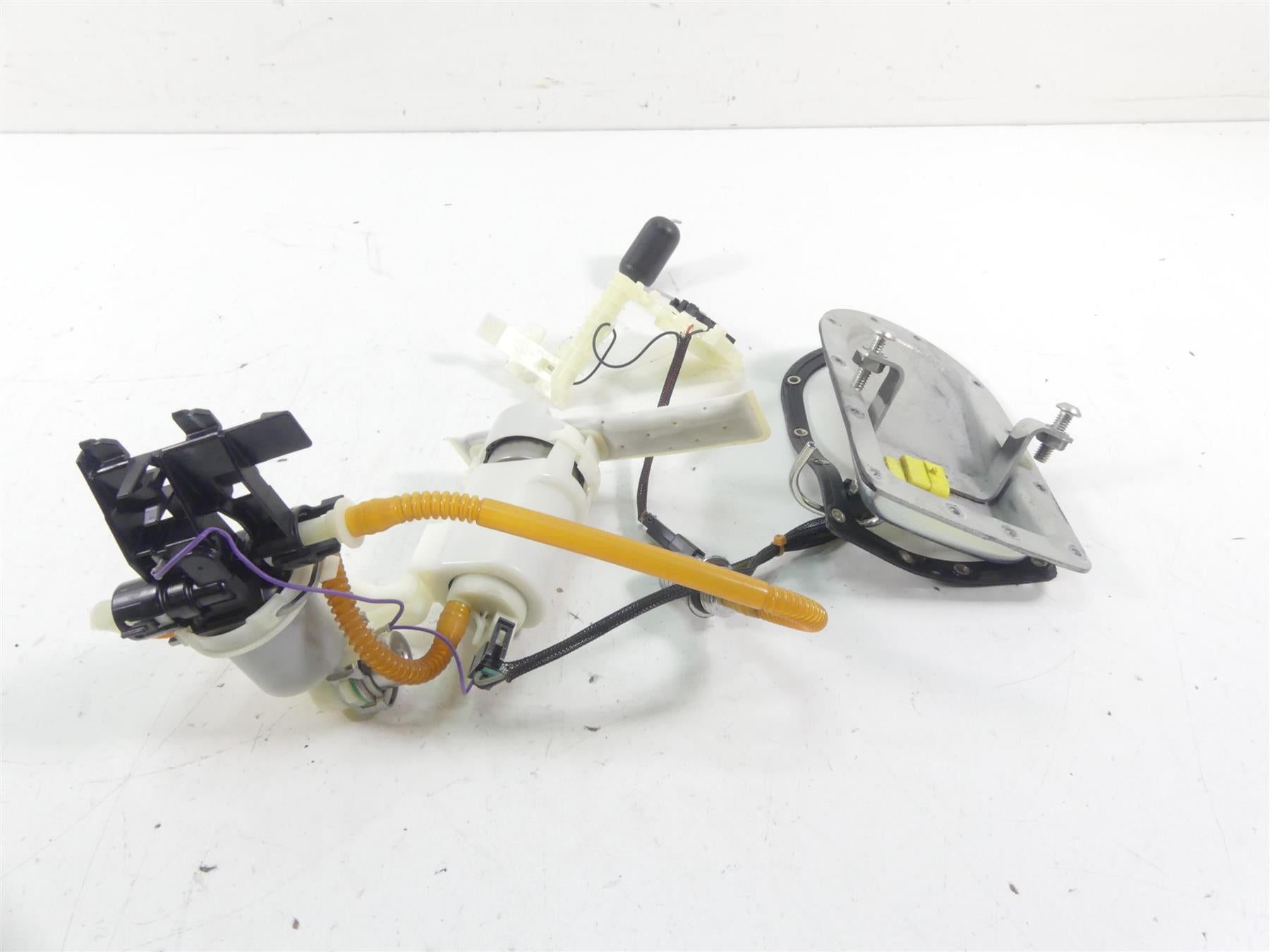 2015 Harley FXDF Dyna Fat Bob Fuel Gas Petrol Pump + Level Sender 75218-04D {{ shop.shopifyCountryName }} - Mototech271