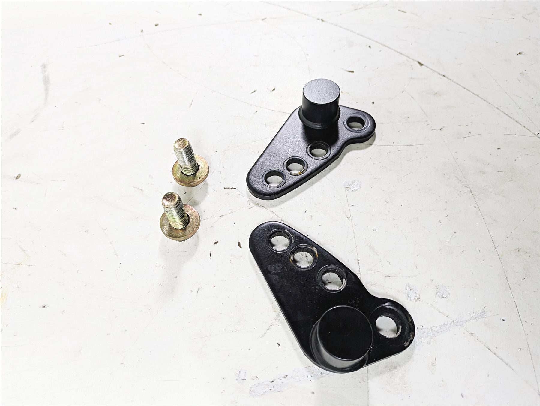 2007 Harley Touring FLHTCU SE CVO E-Glide Adjustable 1-3" Lowering Bracket Kit {{ shop.shopifyCountryName }} - Mototech271